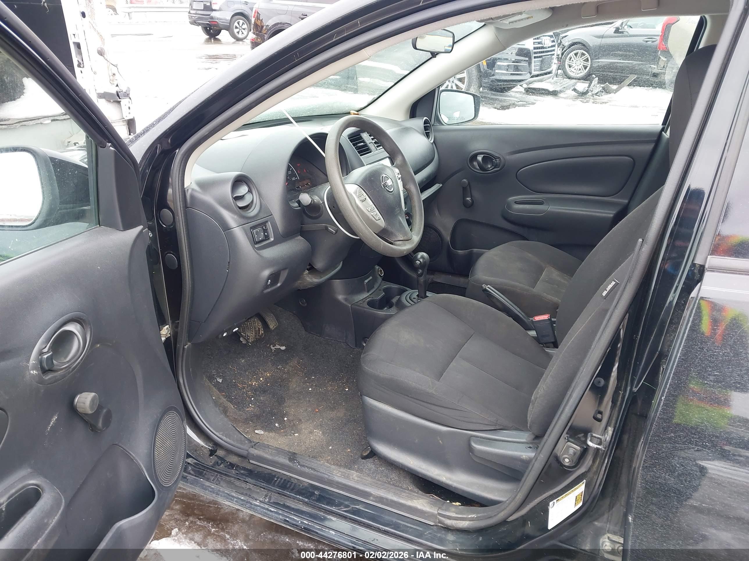 NISSAN VERSA image 5