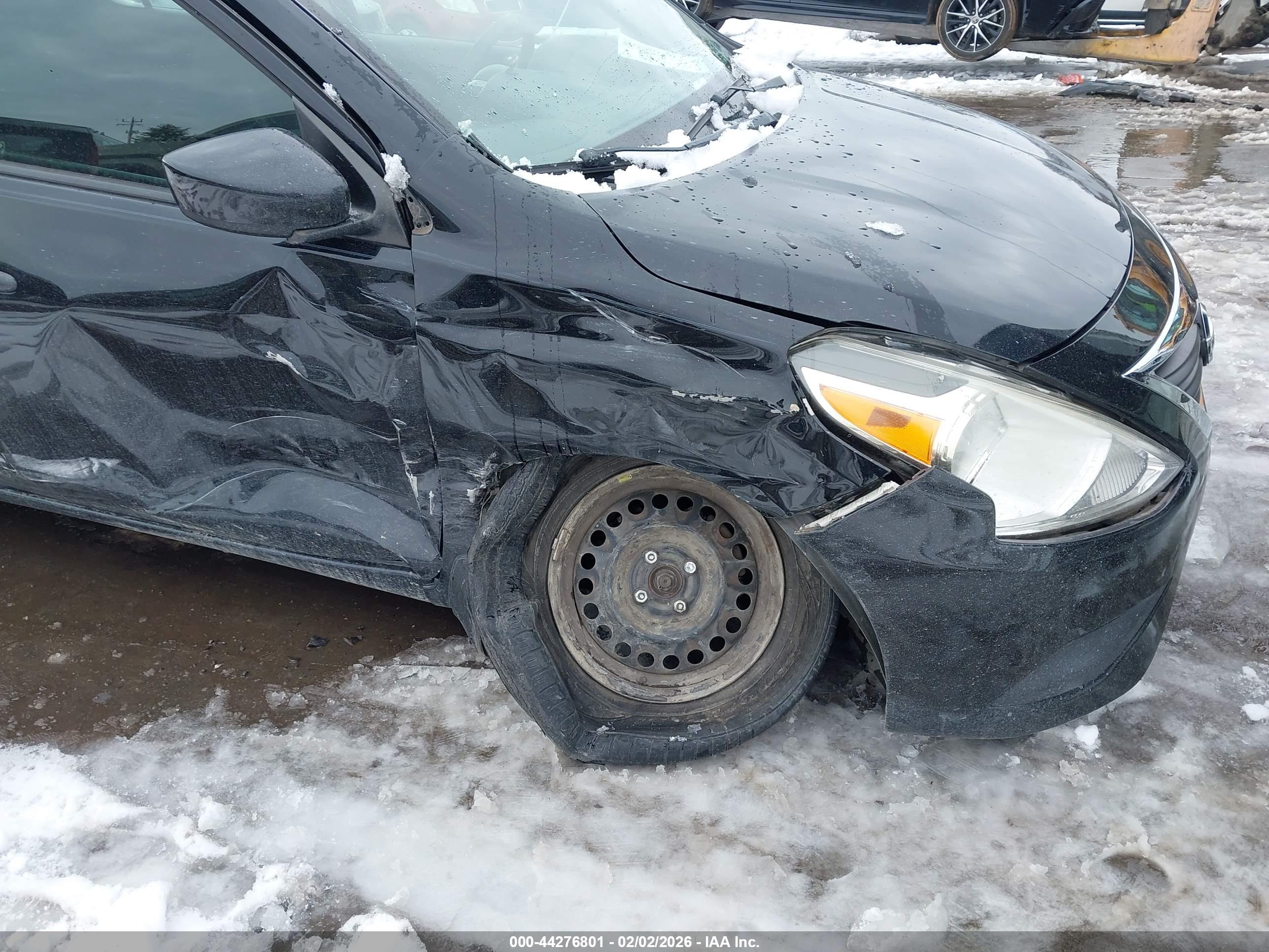 NISSAN VERSA image 6