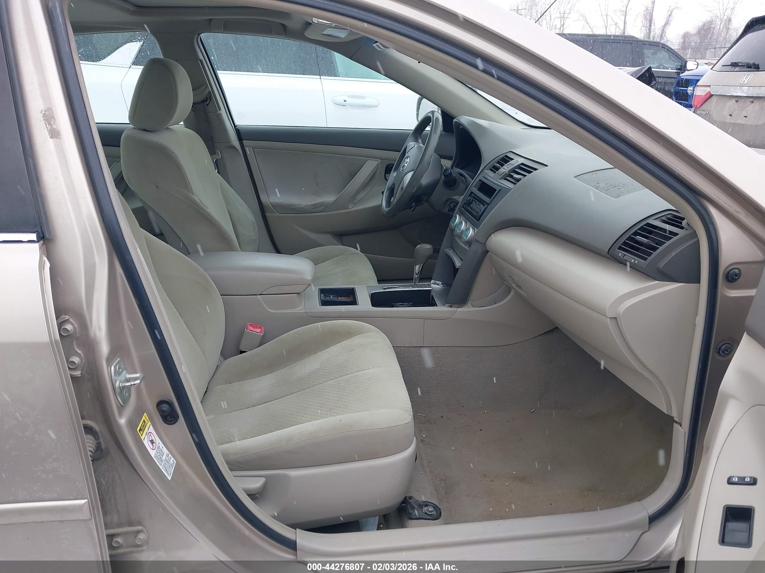 TOYOTA CAMRY image 5