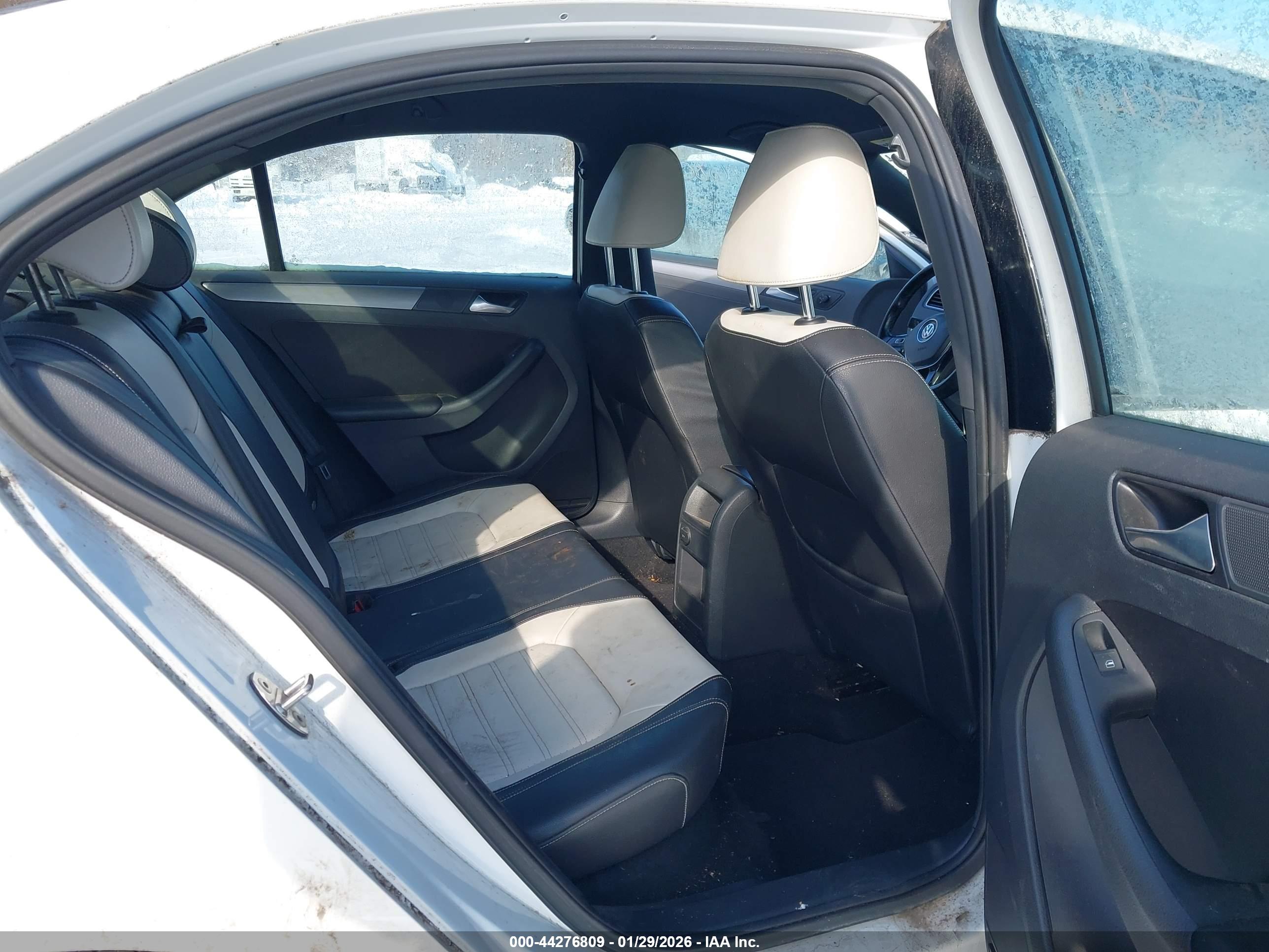VOLKSWAGEN JETTA image 8