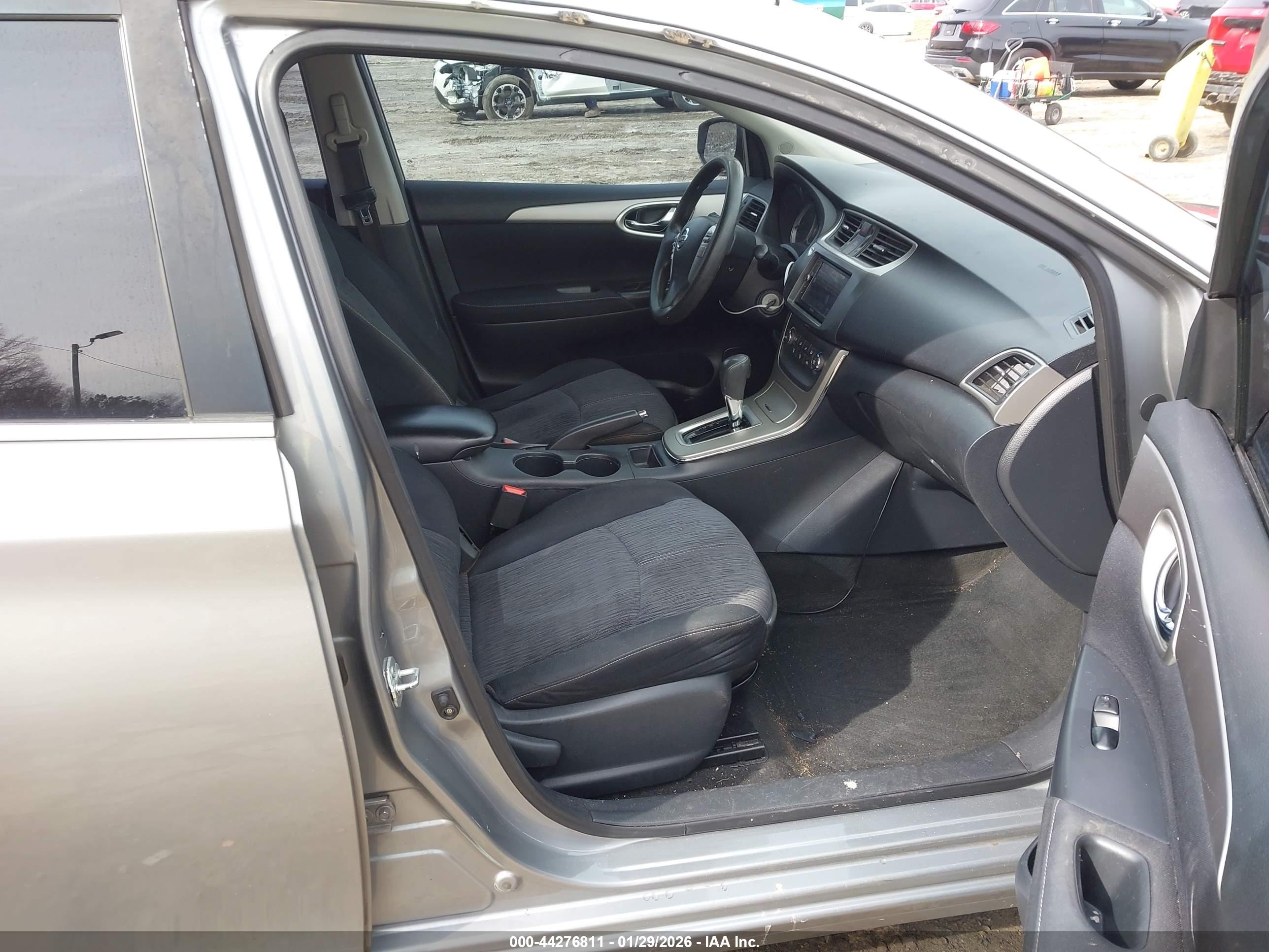NISSAN SENTRA image 5