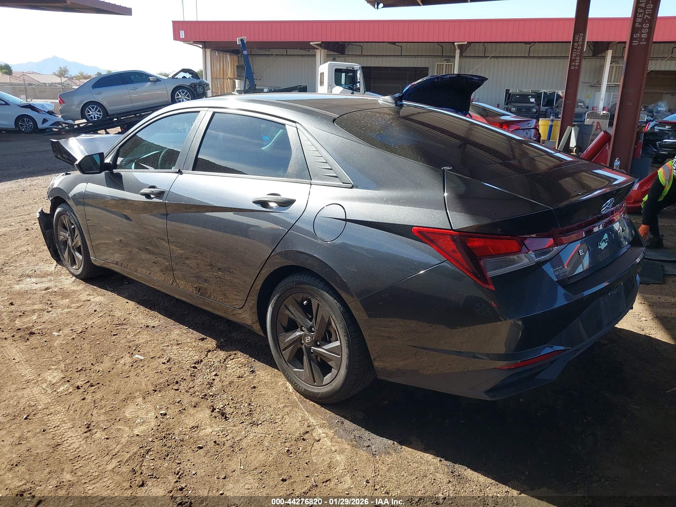 HYUNDAI ELANTRA image 3