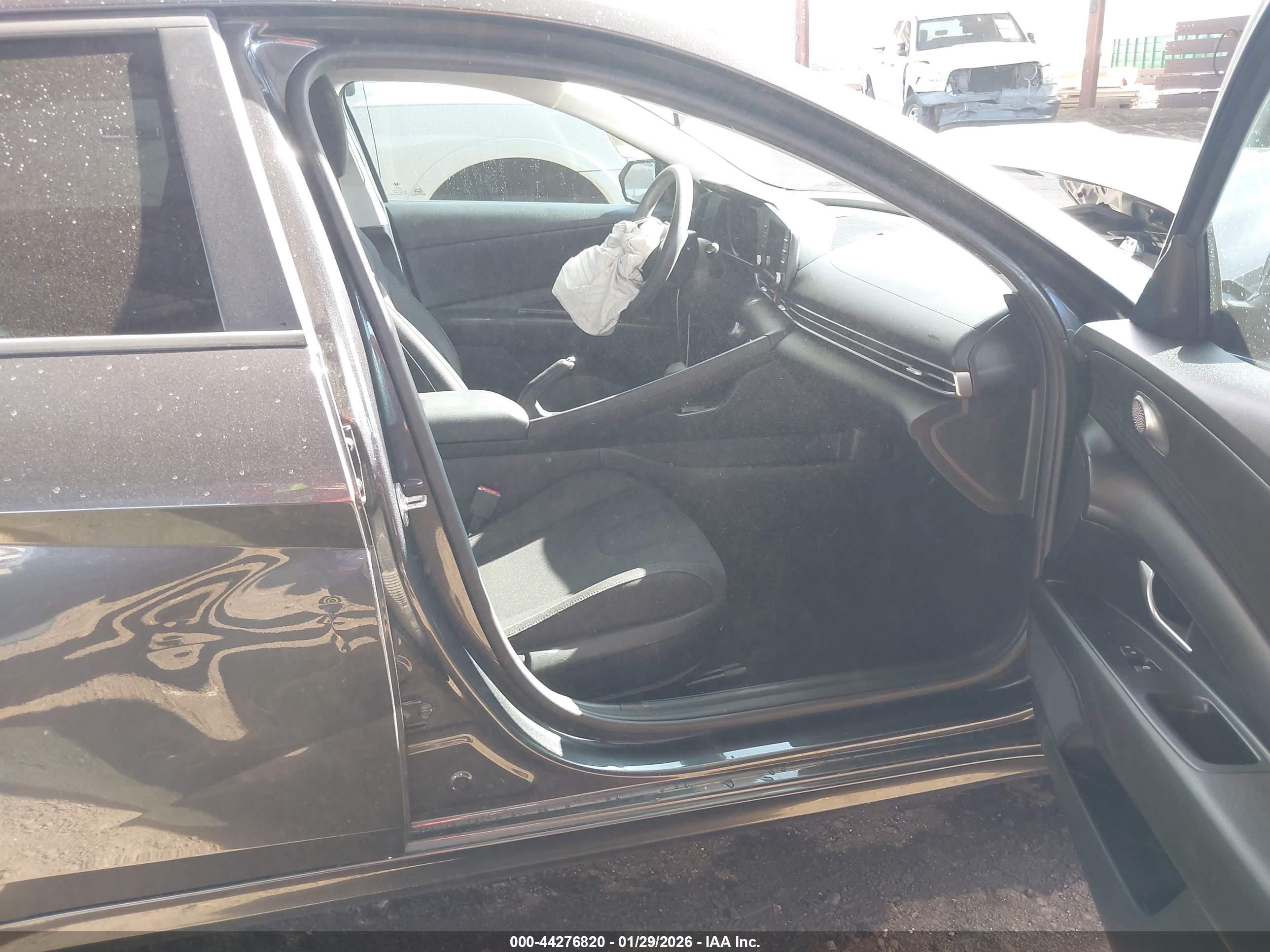 HYUNDAI ELANTRA image 5