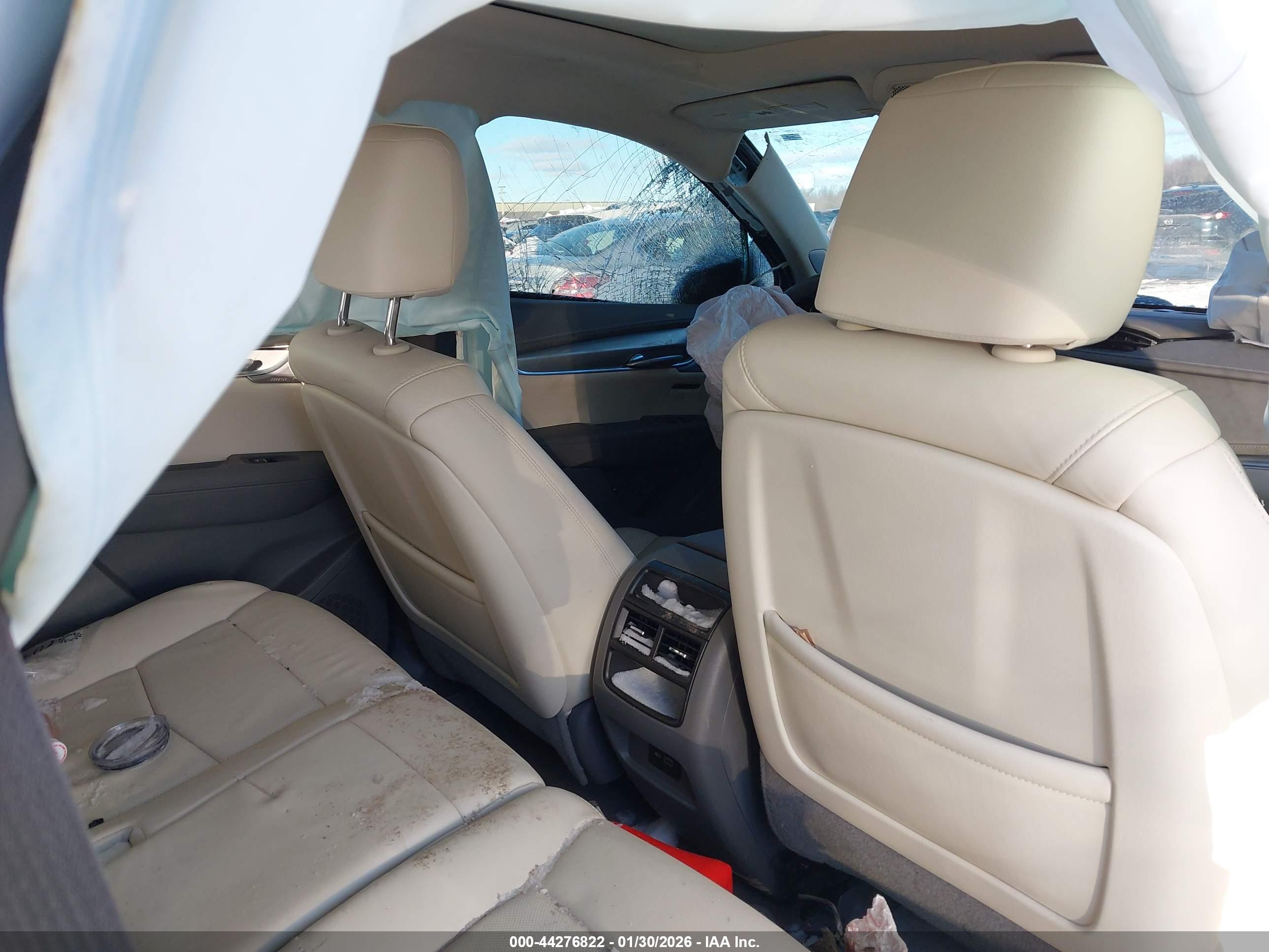 CADILLAC XT5 image 8