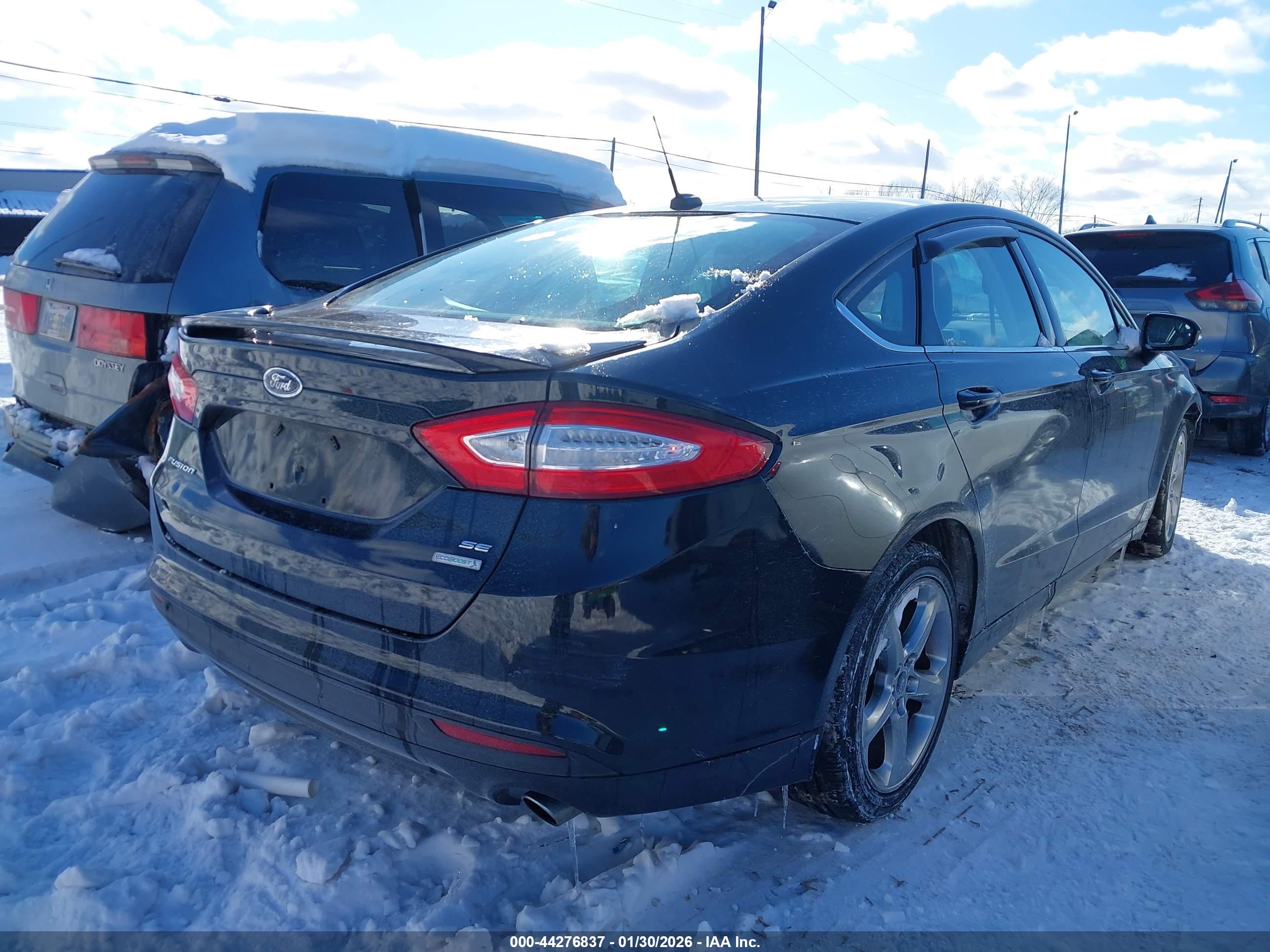 FORD FUSION image 4