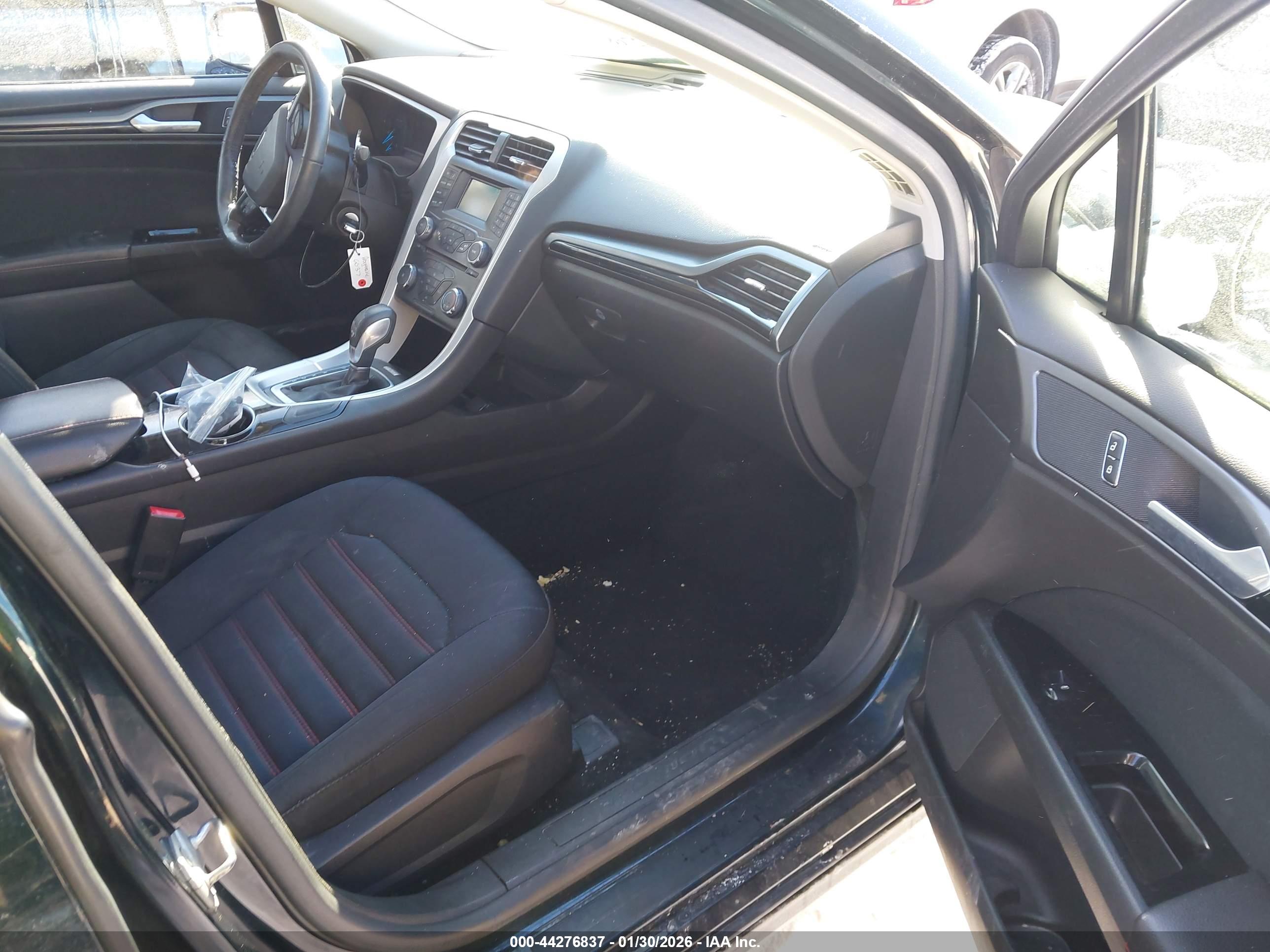 FORD FUSION image 5