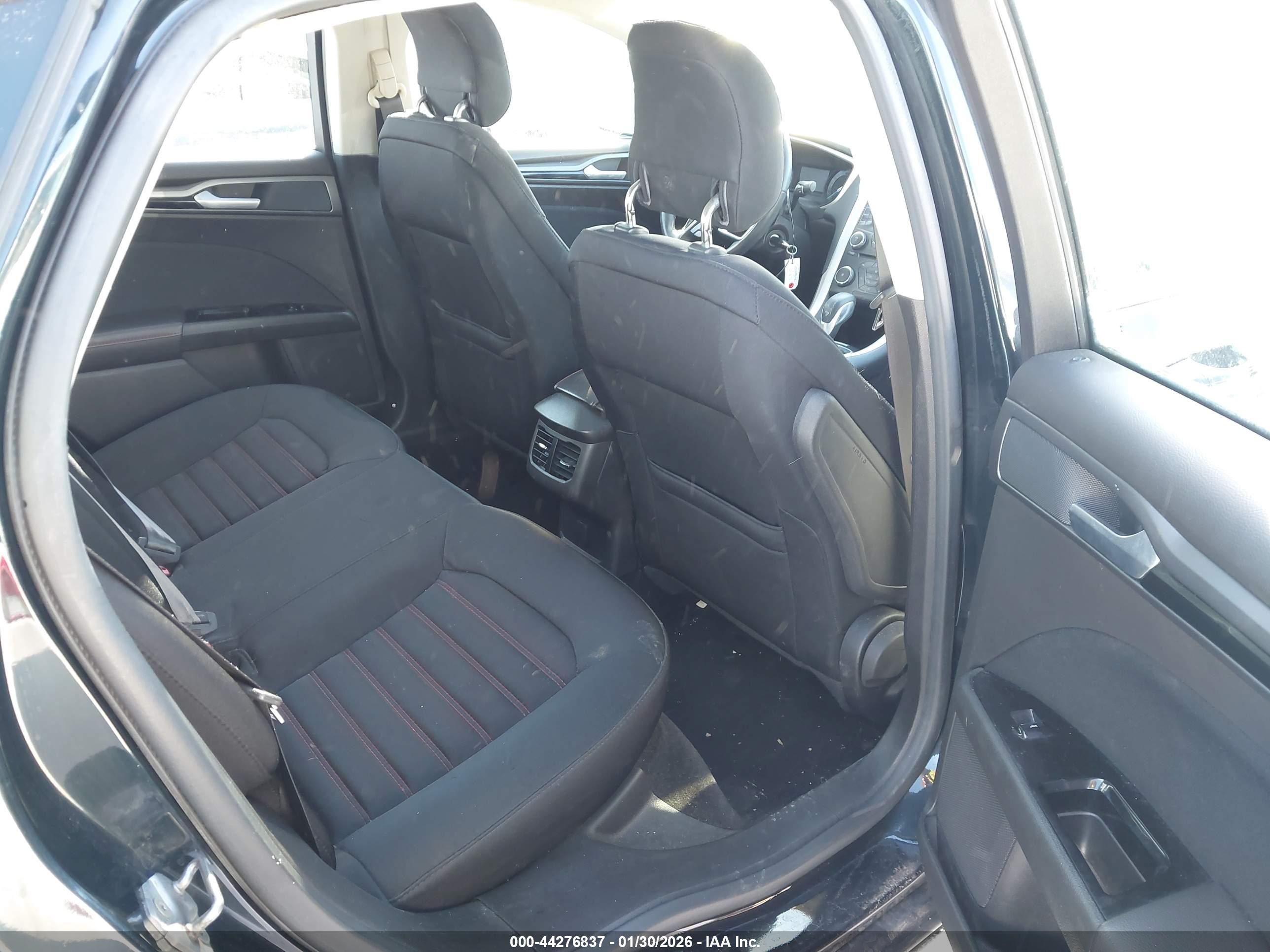FORD FUSION image 8