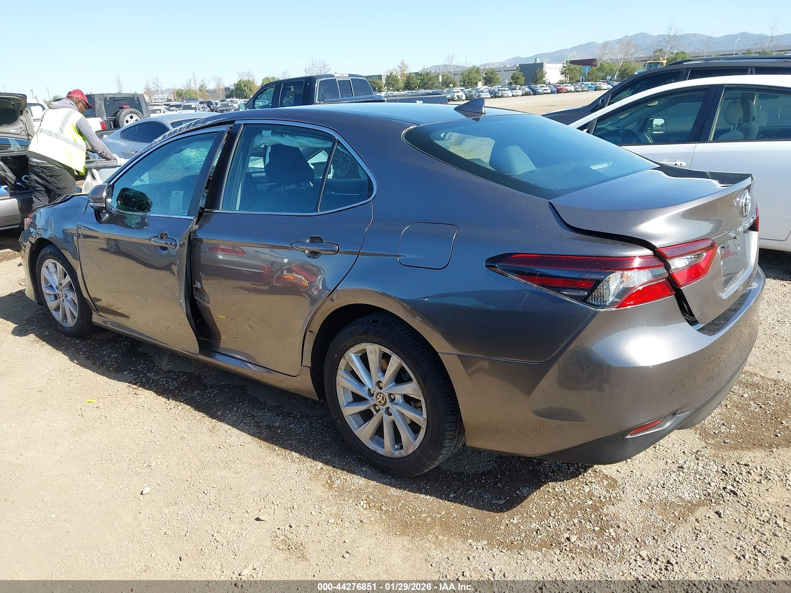 TOYOTA CAMRY image 3