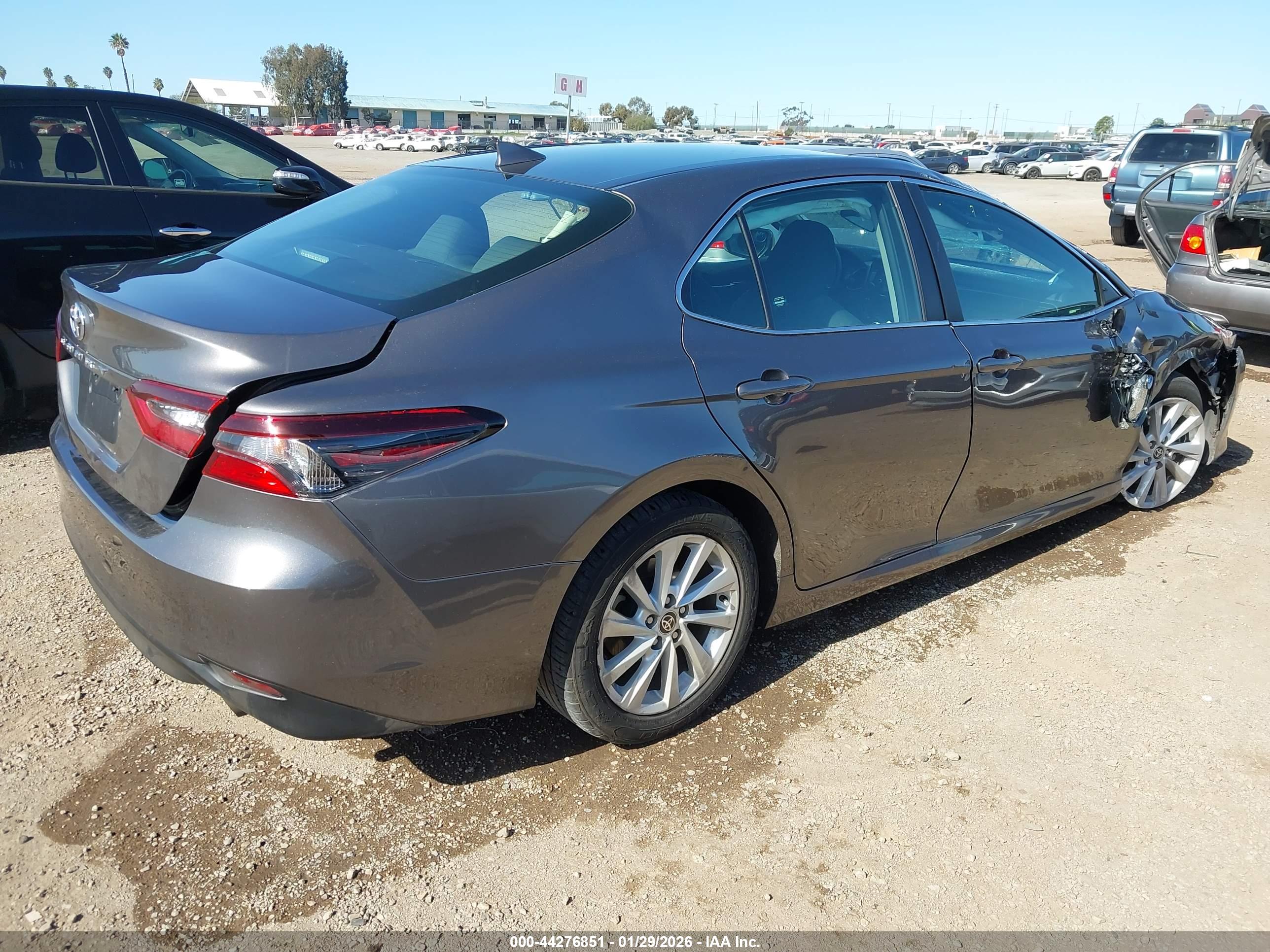 TOYOTA CAMRY image 4