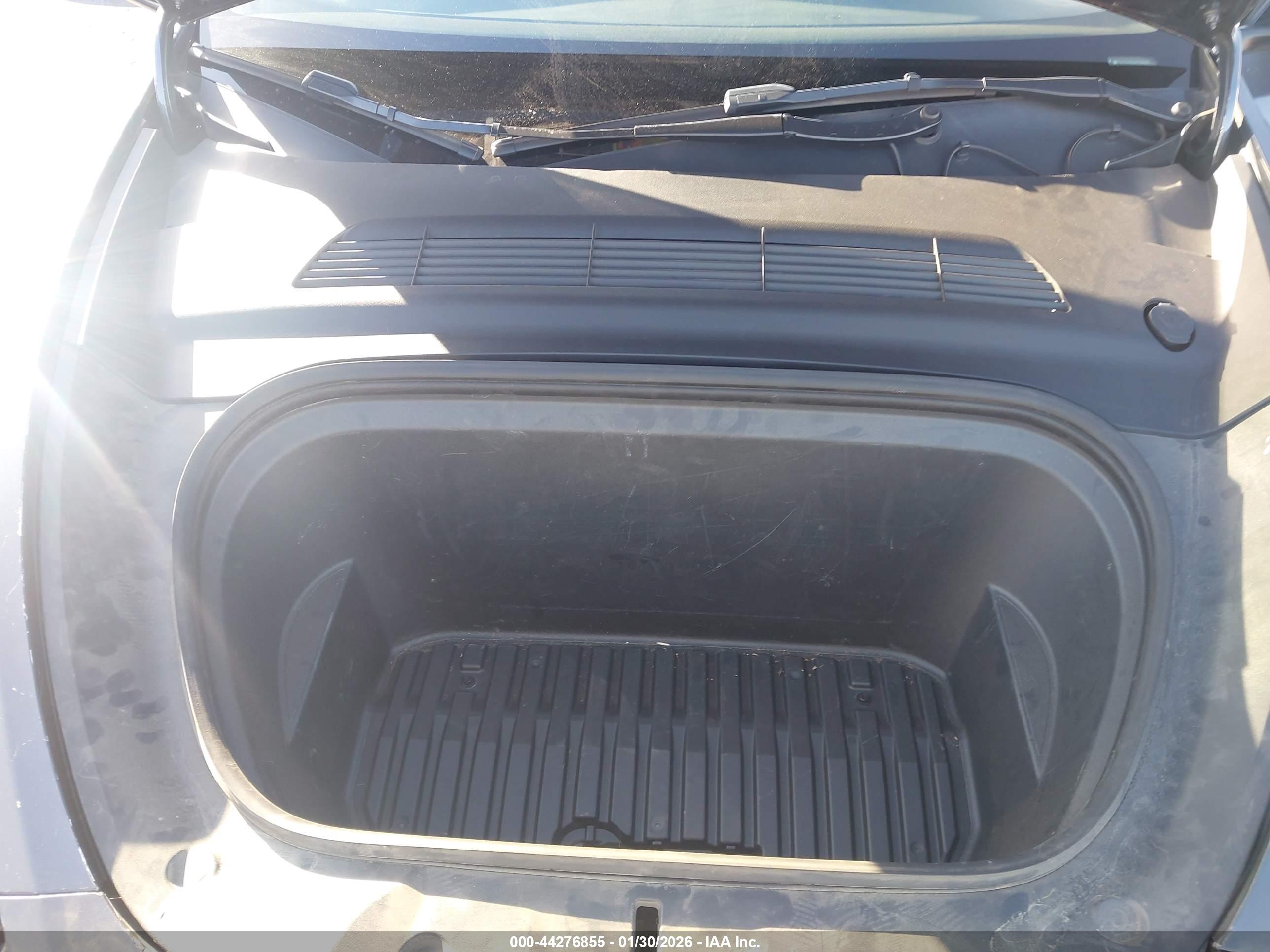 TESLA MODEL image 10