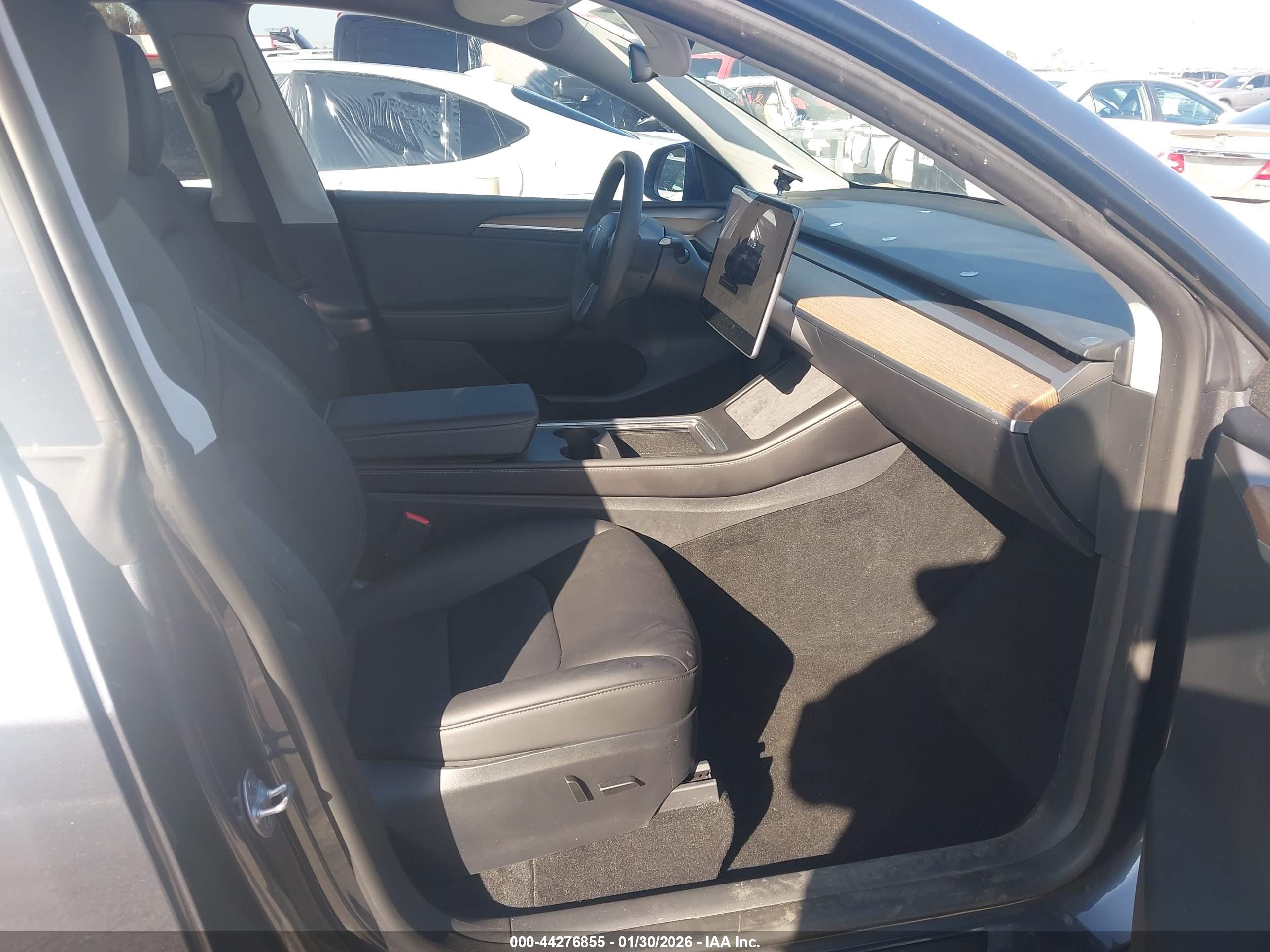 TESLA MODEL image 5