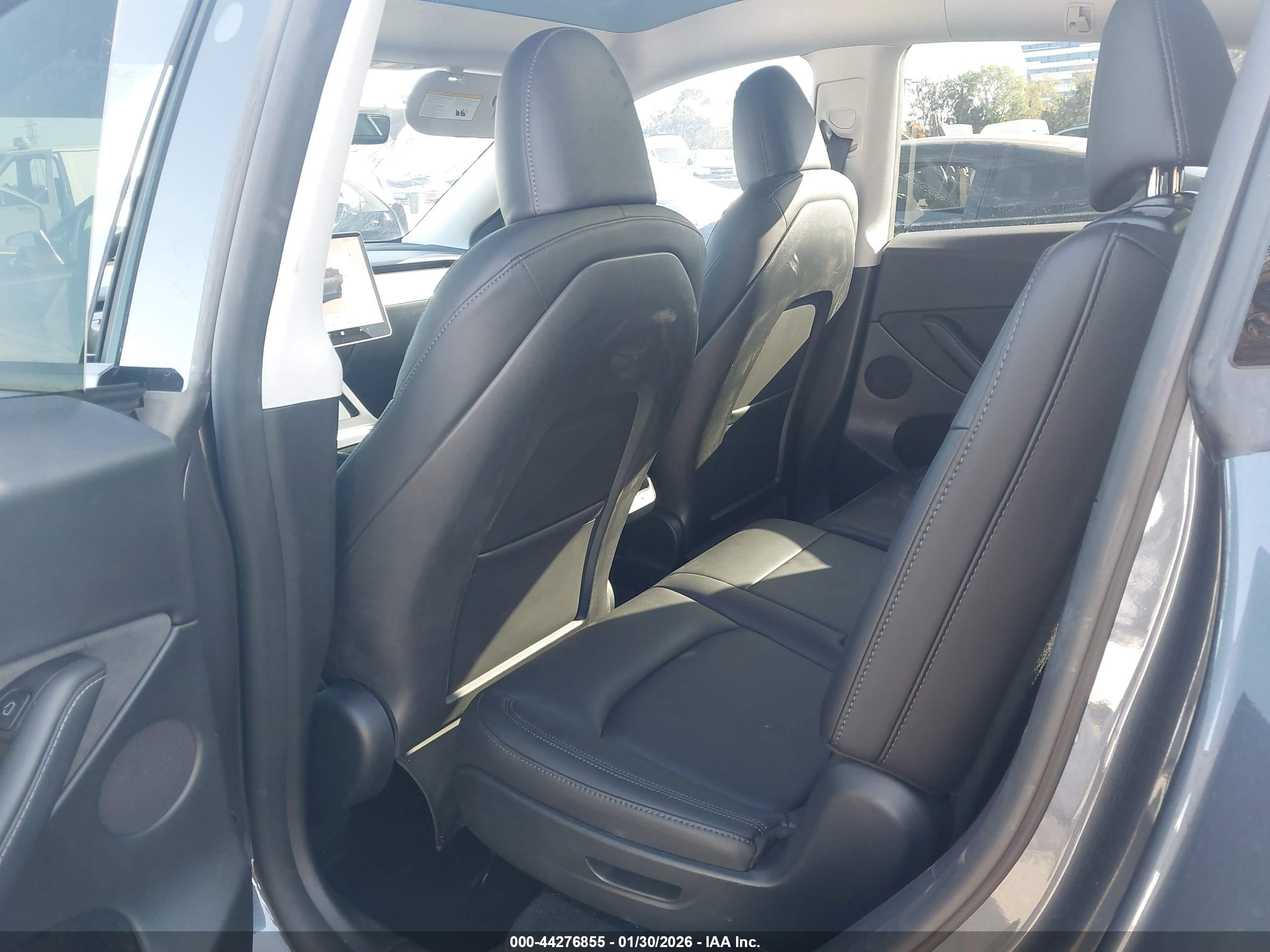 TESLA MODEL image 8