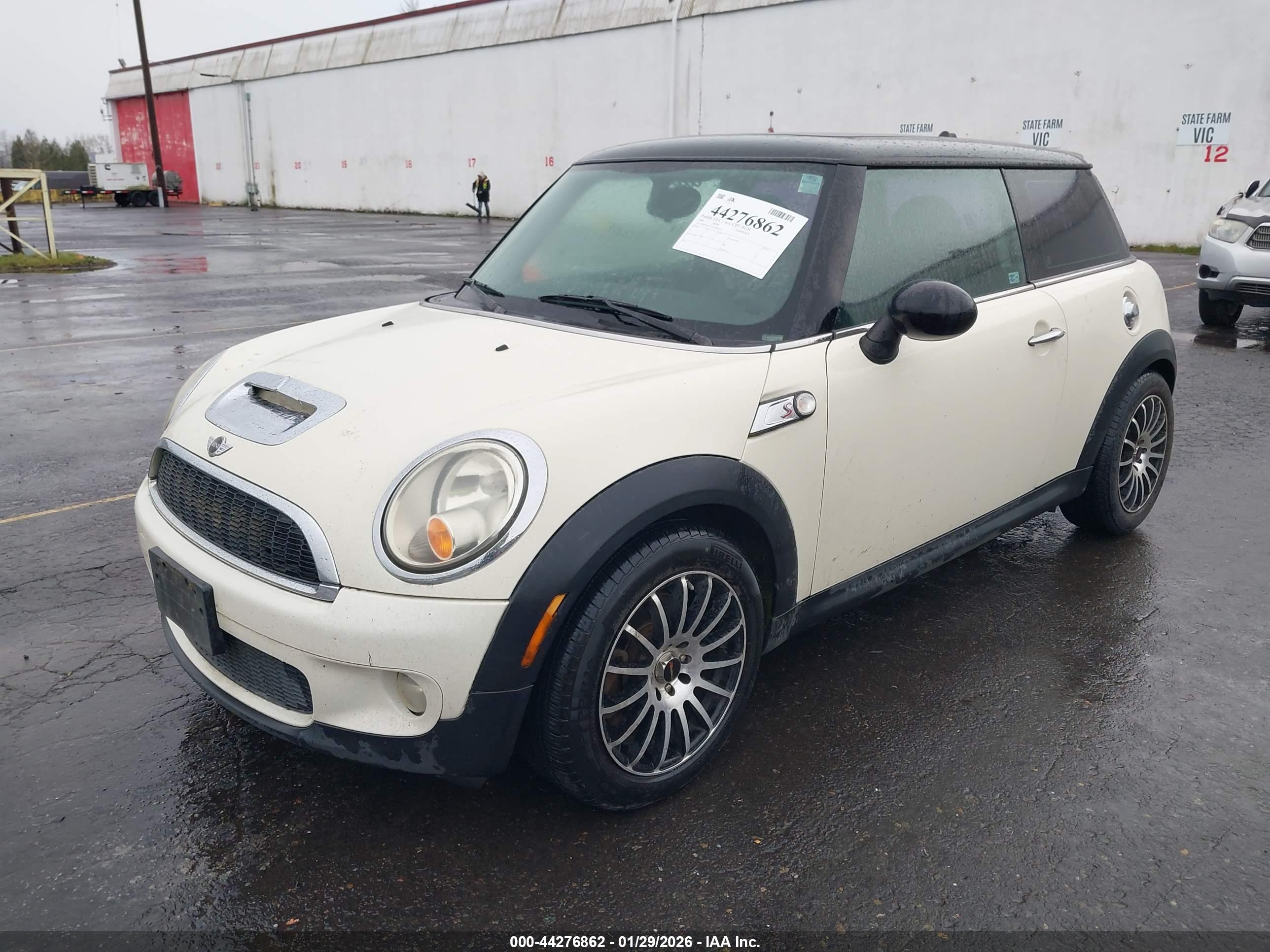 MINI COOPER image 2