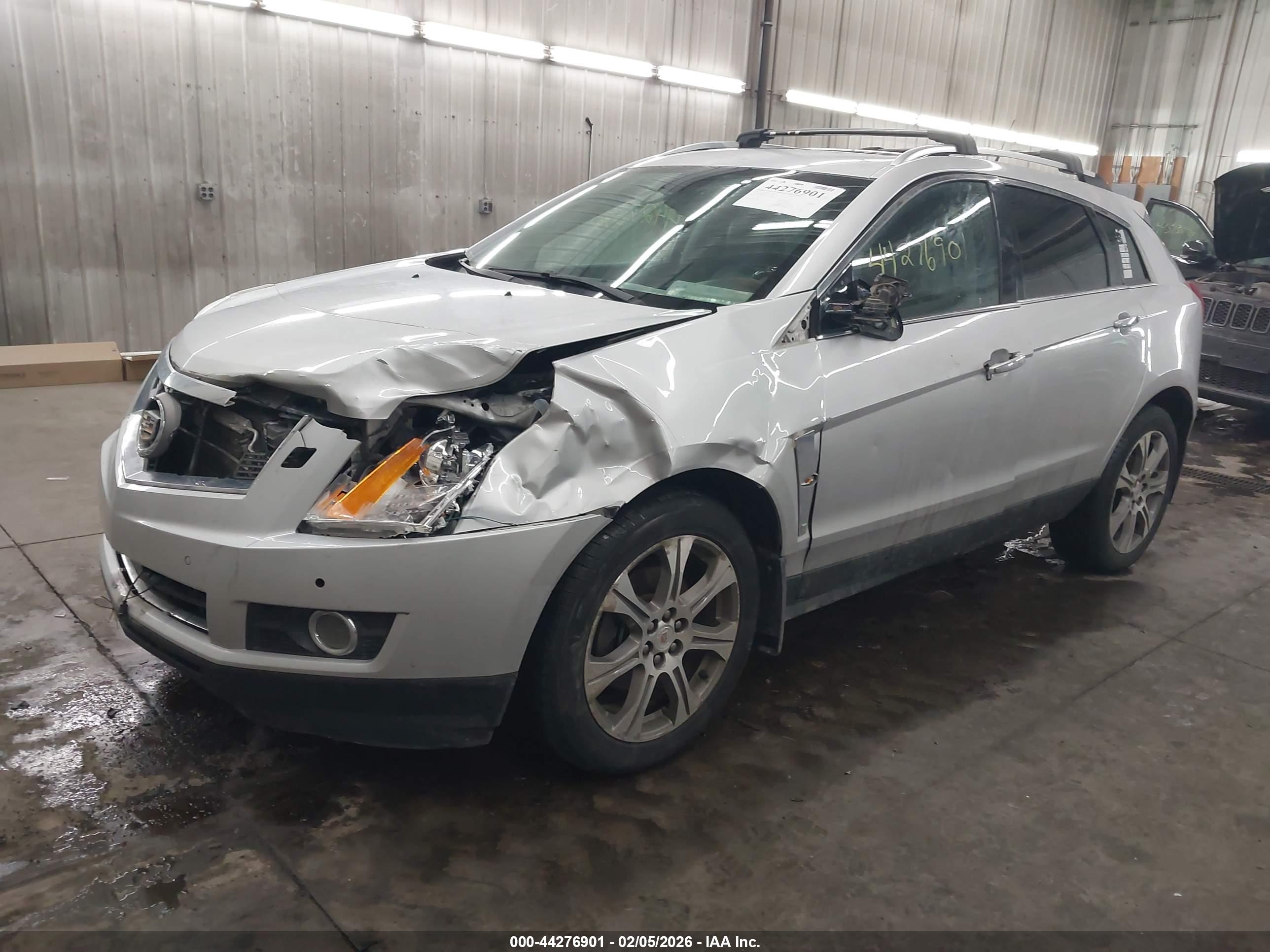 CADILLAC SRX image 2