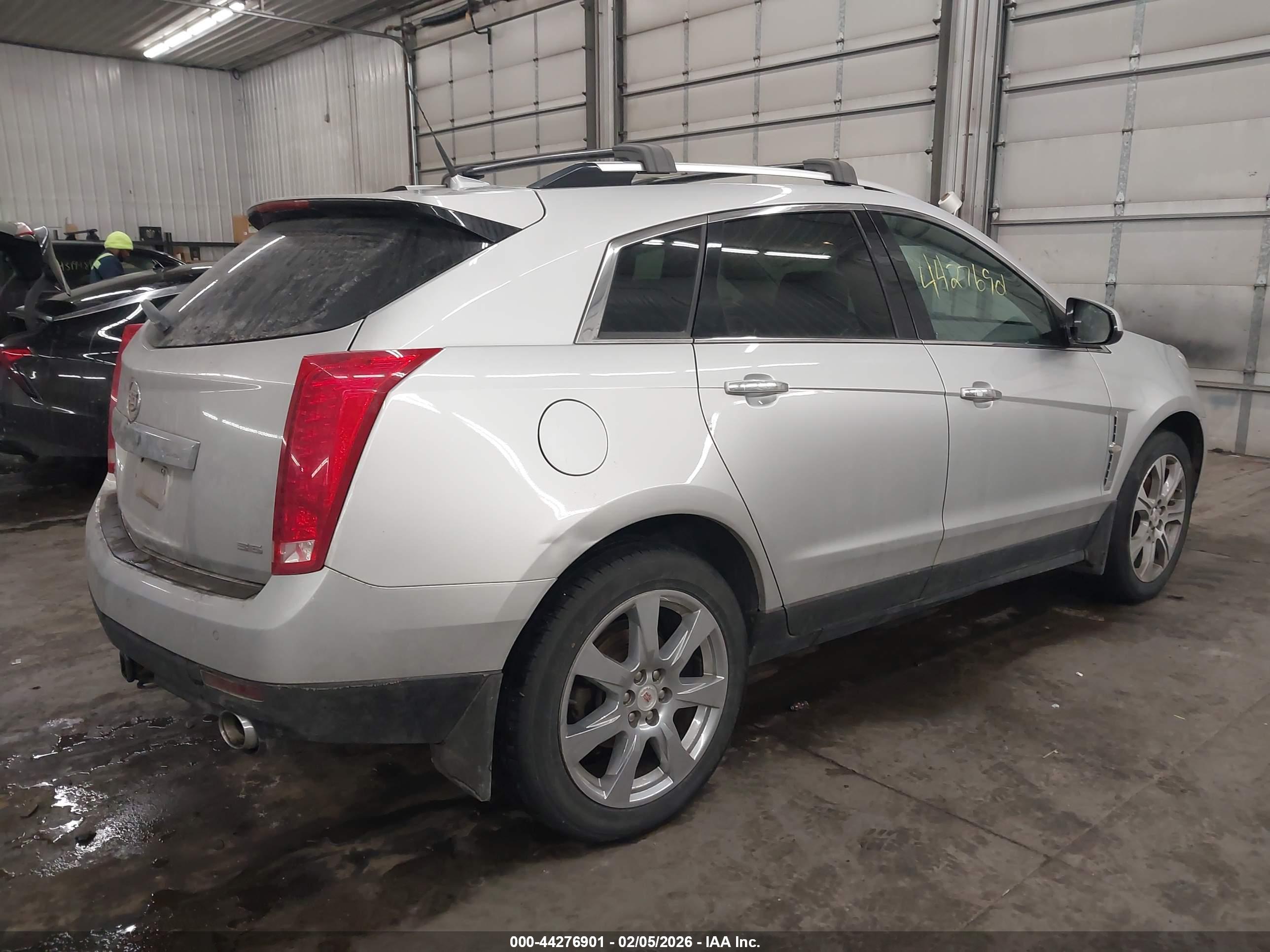 CADILLAC SRX image 4
