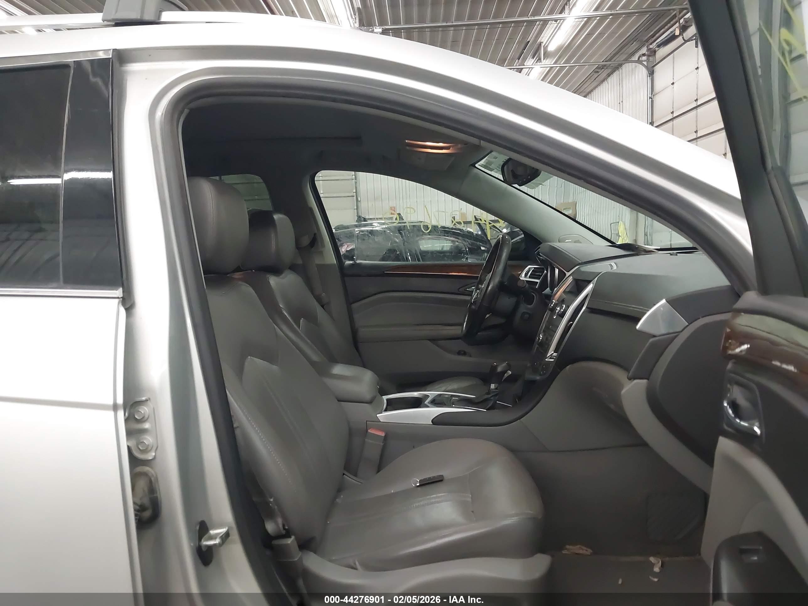 CADILLAC SRX image 5