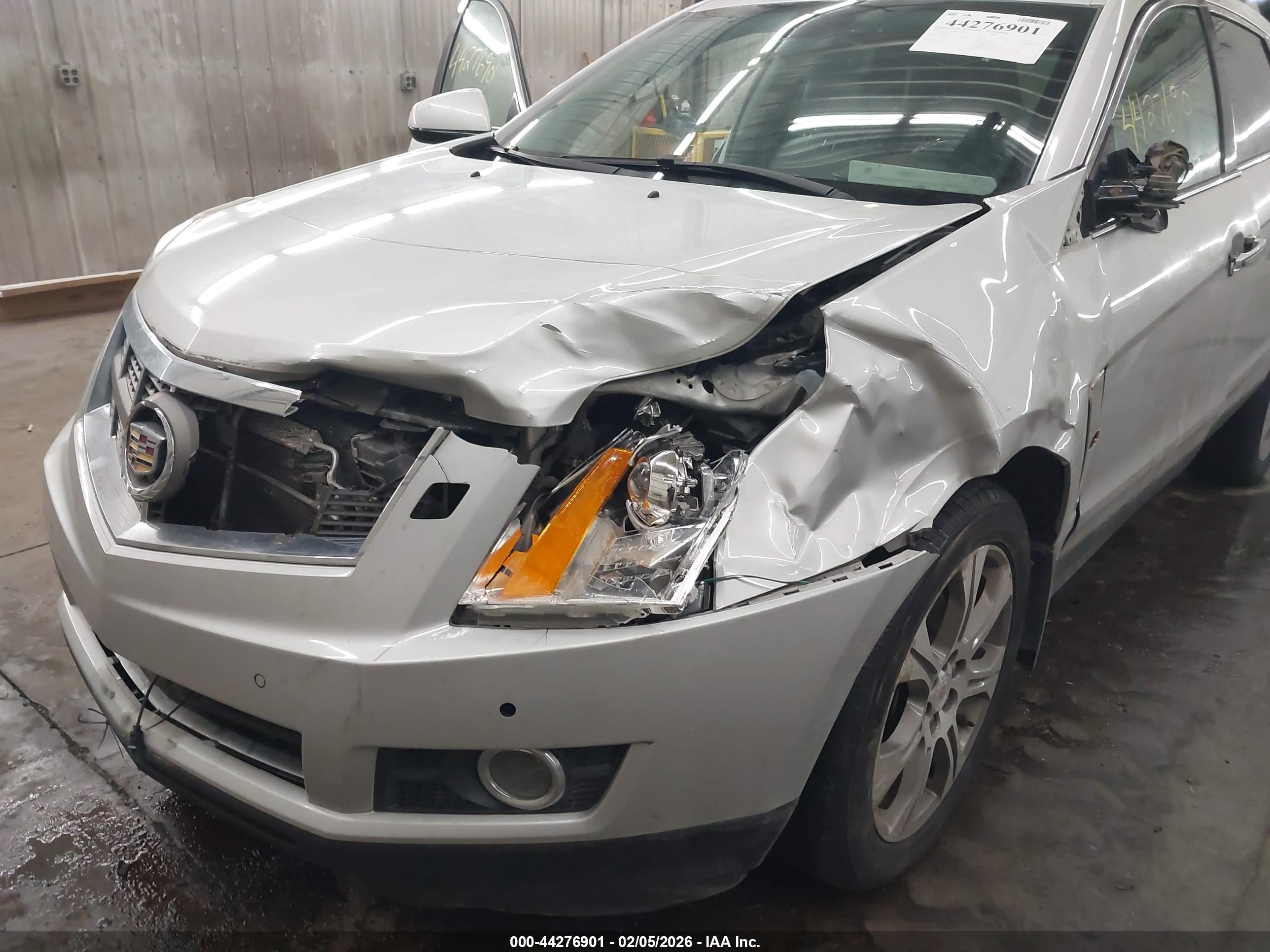 CADILLAC SRX image 6