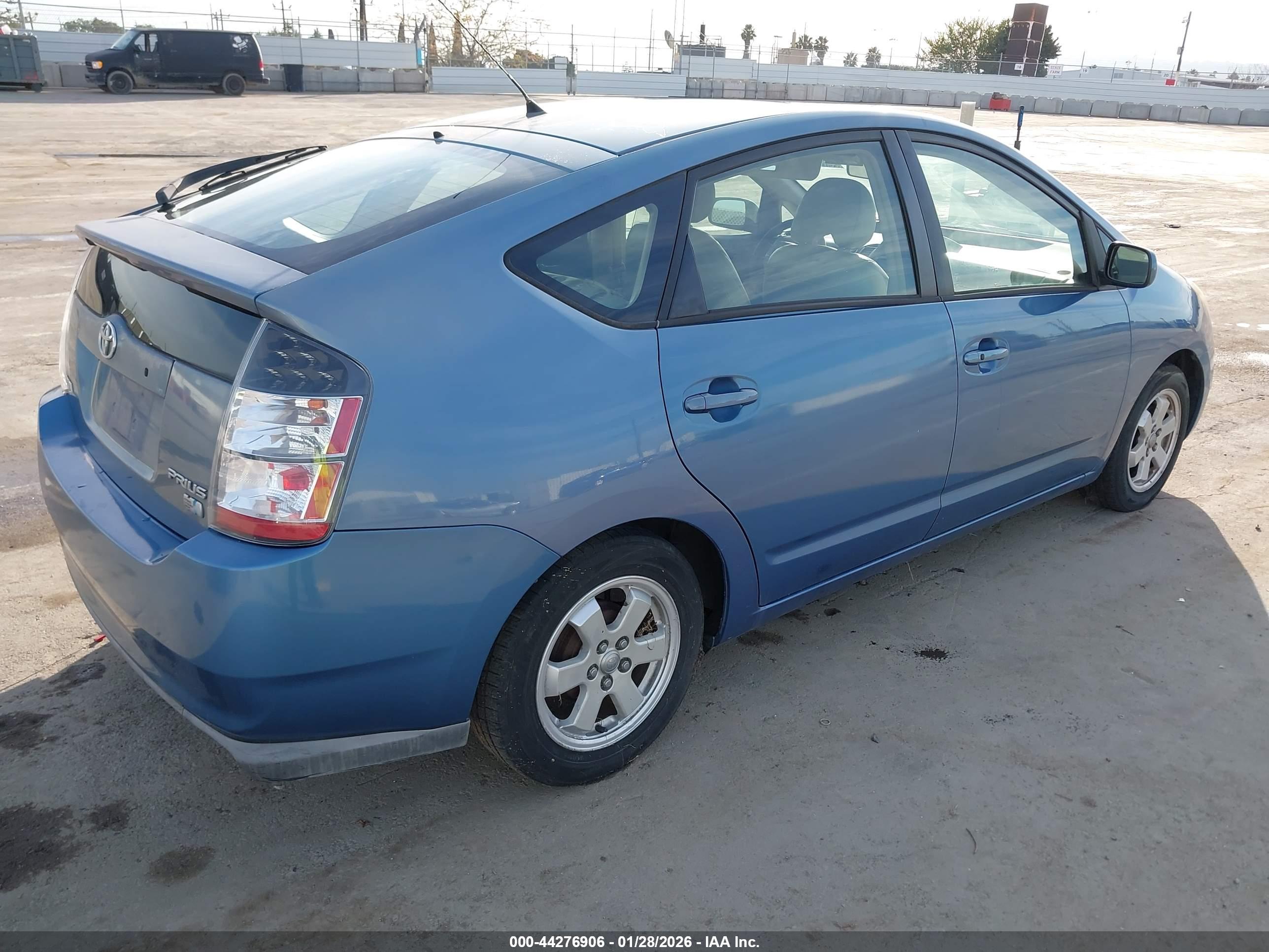TOYOTA PRIUS image 4