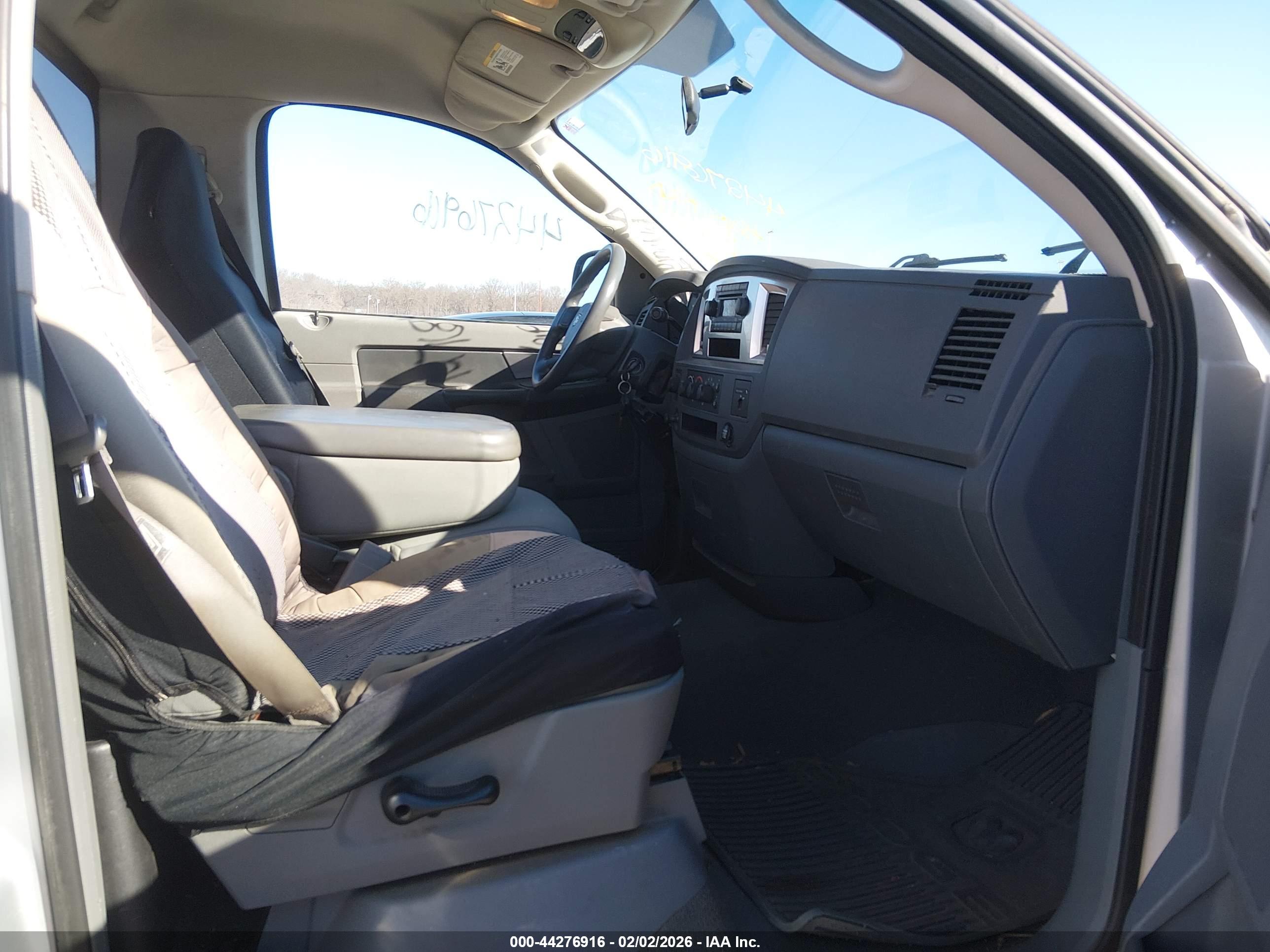 DODGE RAM image 5