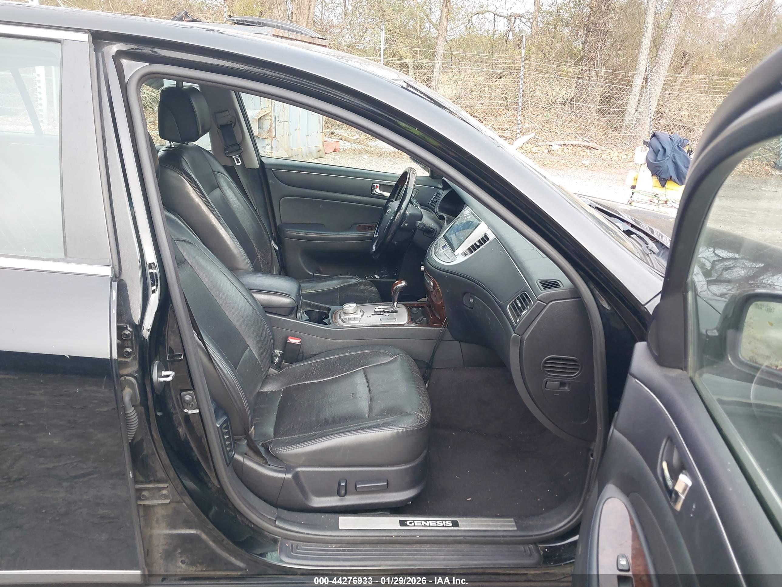 HYUNDAI GENESIS image 5