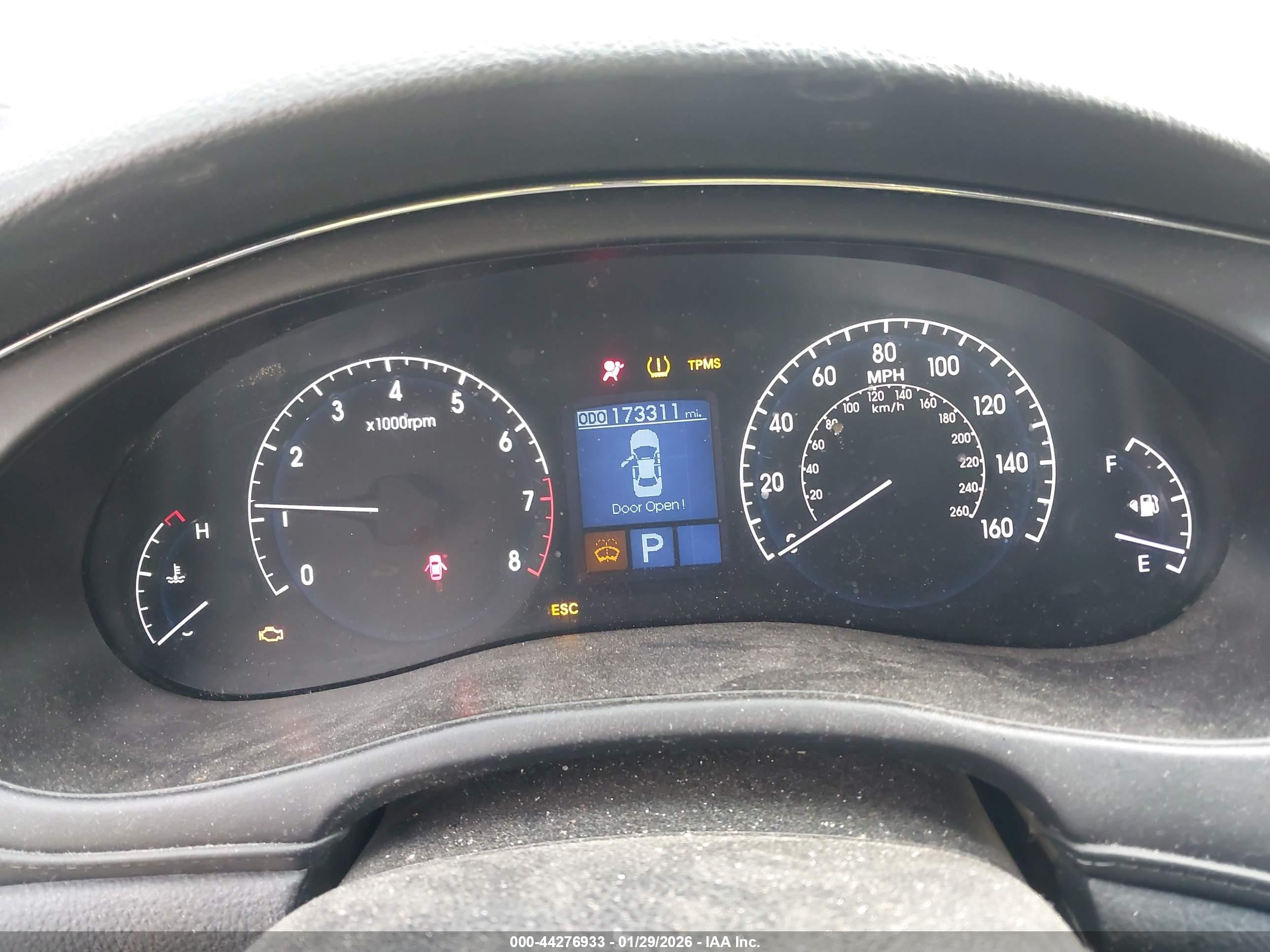 HYUNDAI GENESIS image 7