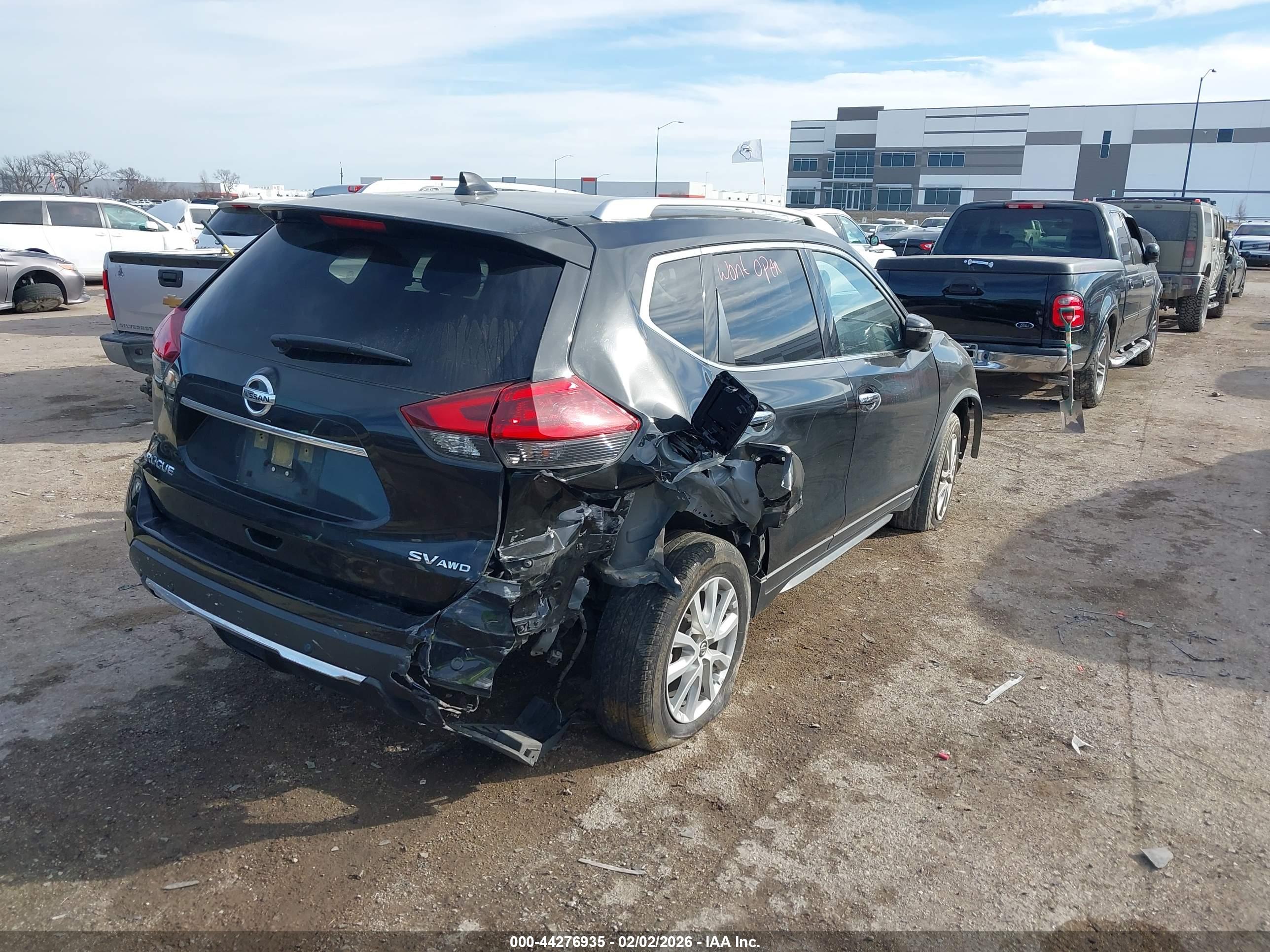 NISSAN ROGUE image 4
