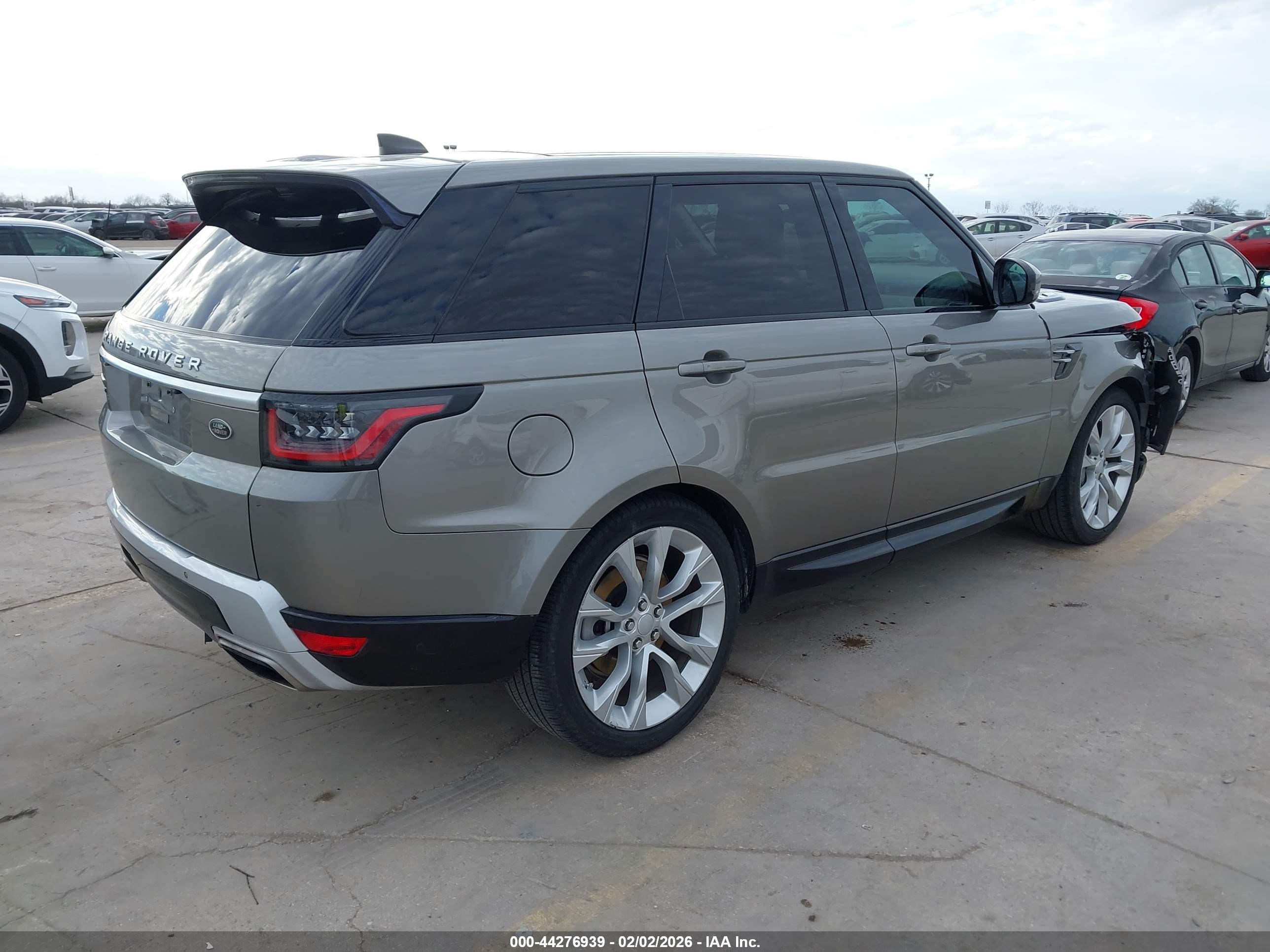 LAND ROVER image 4