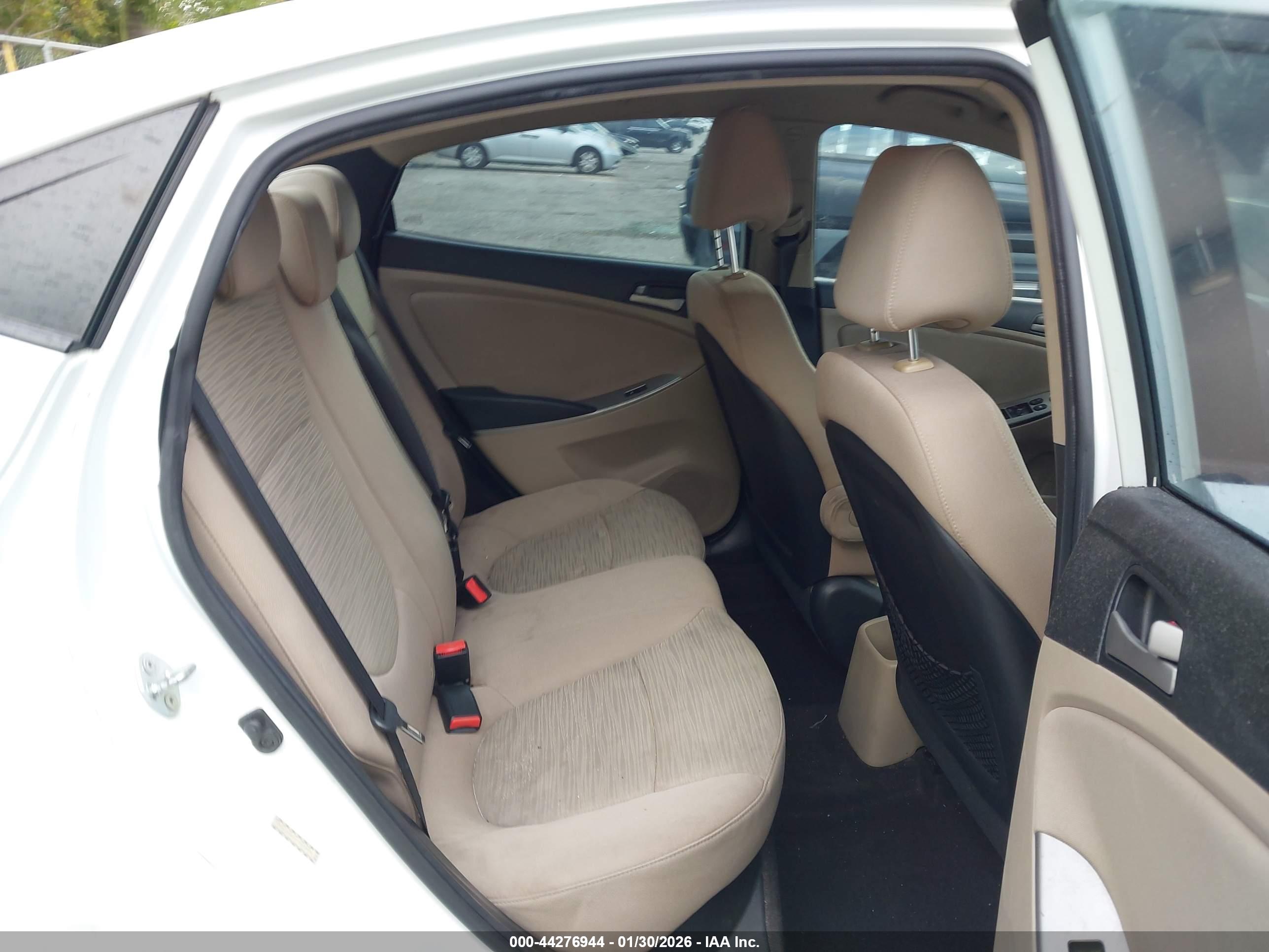 HYUNDAI ACCENT image 8
