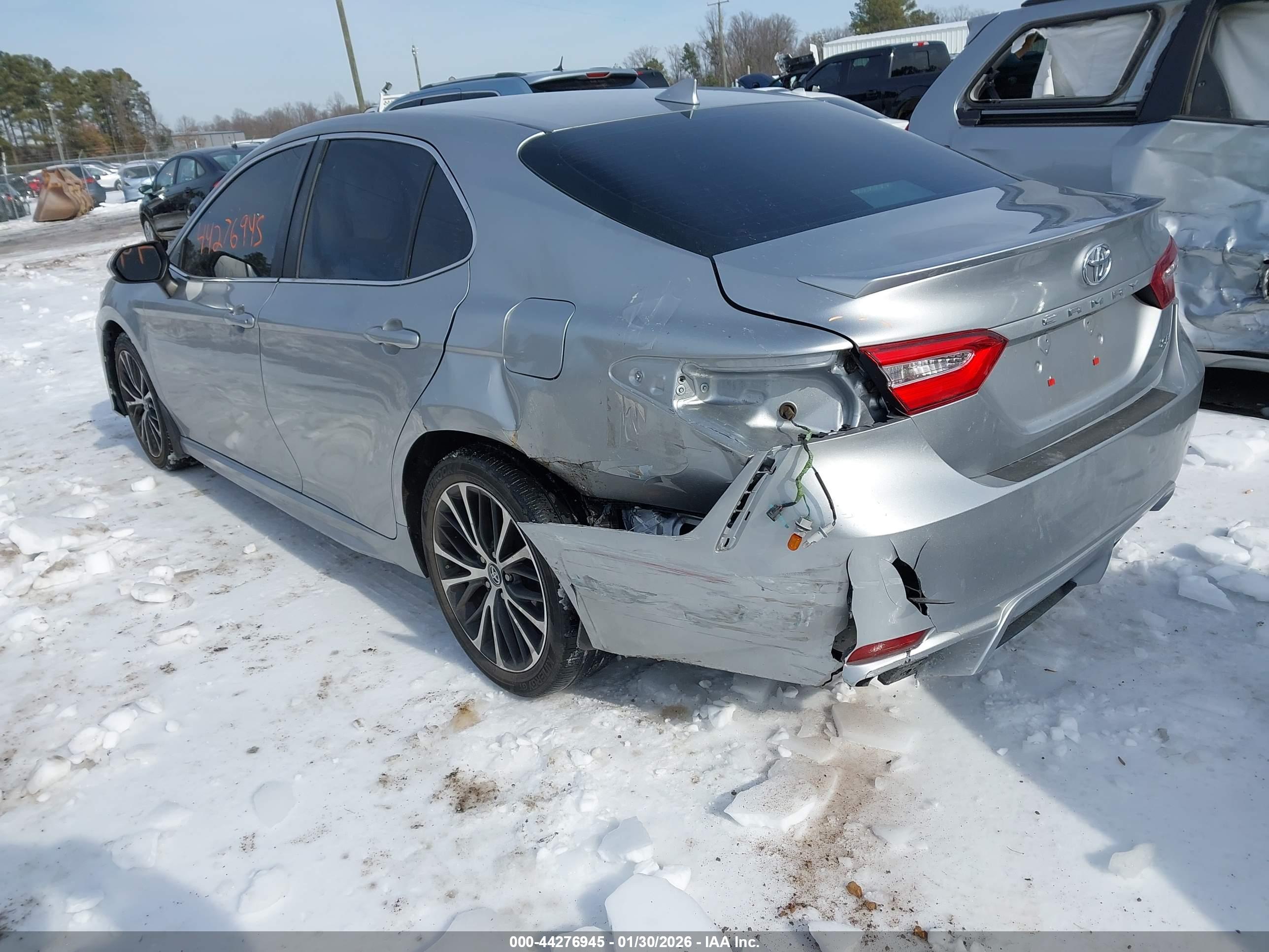 TOYOTA CAMRY image 3