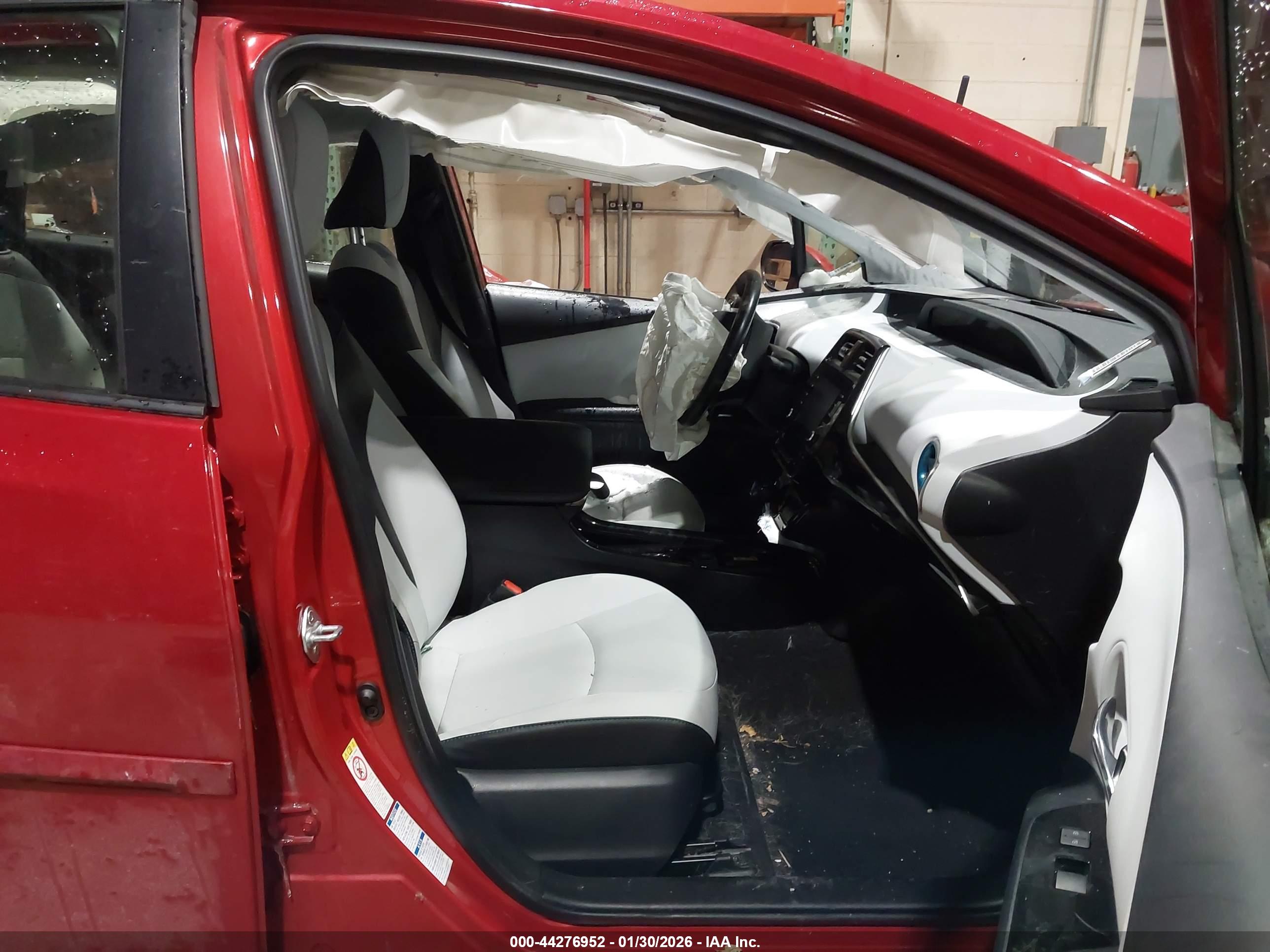 TOYOTA PRIUS image 5
