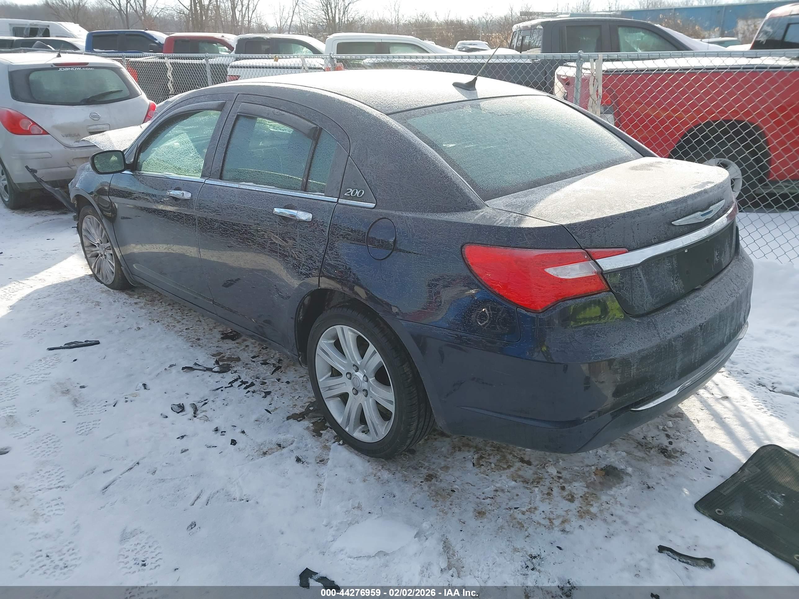 CHRYSLER 200 image 3