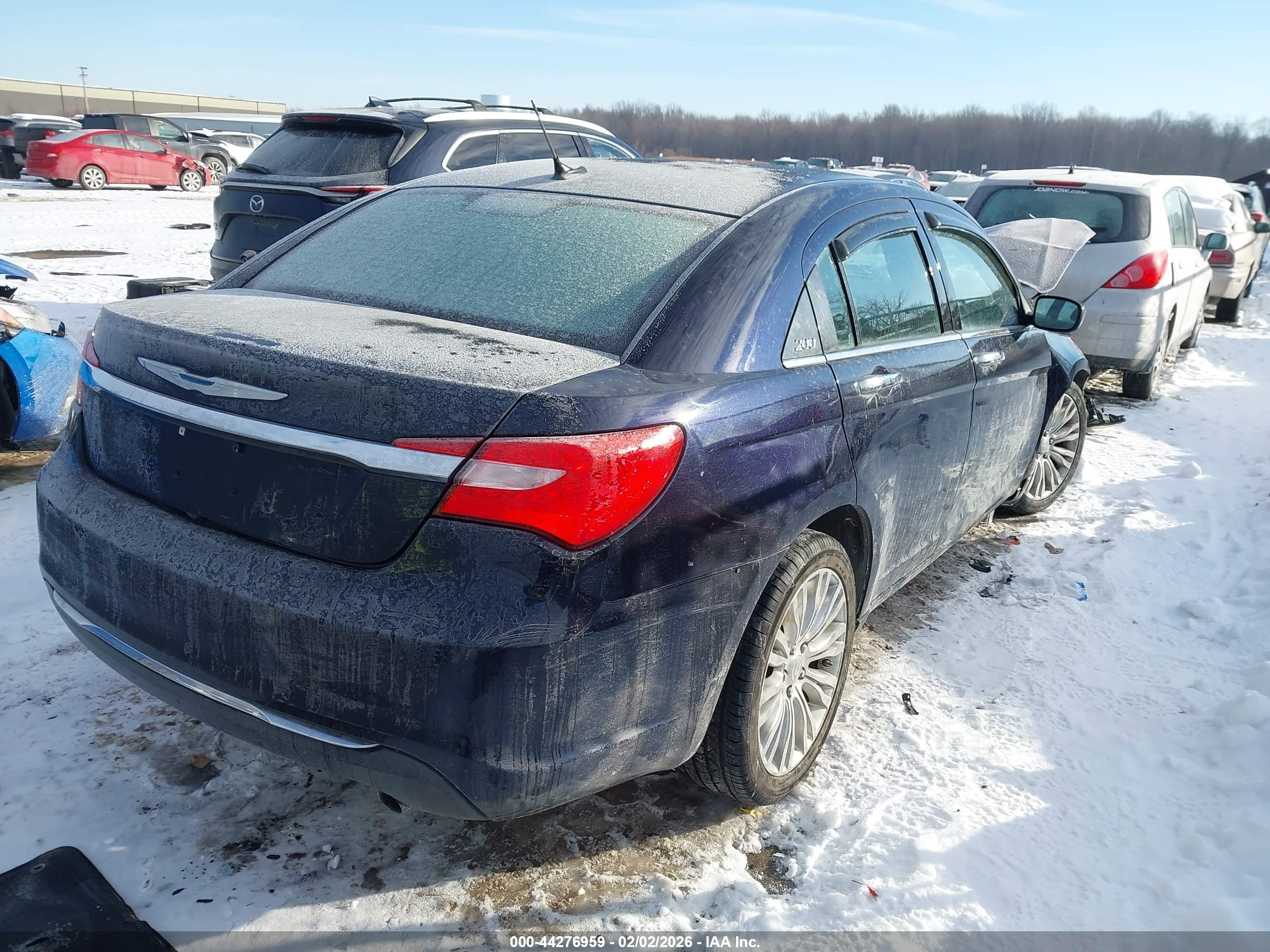 CHRYSLER 200 image 4