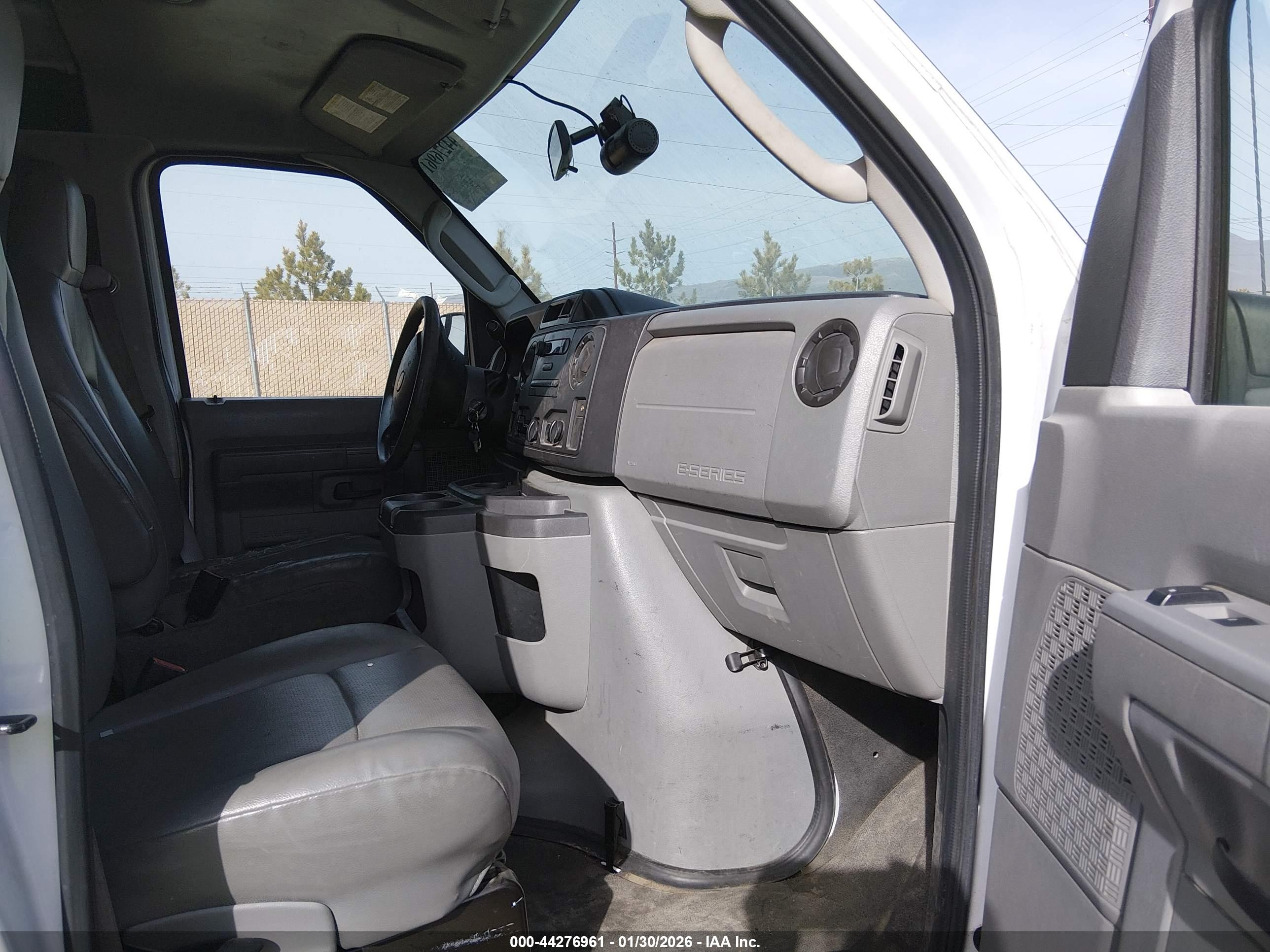 FORD E-150 image 5