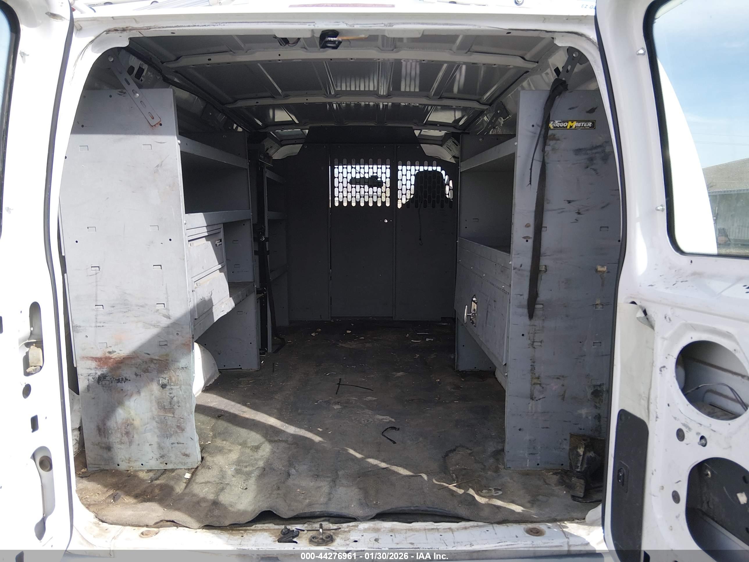 FORD E-150 image 8