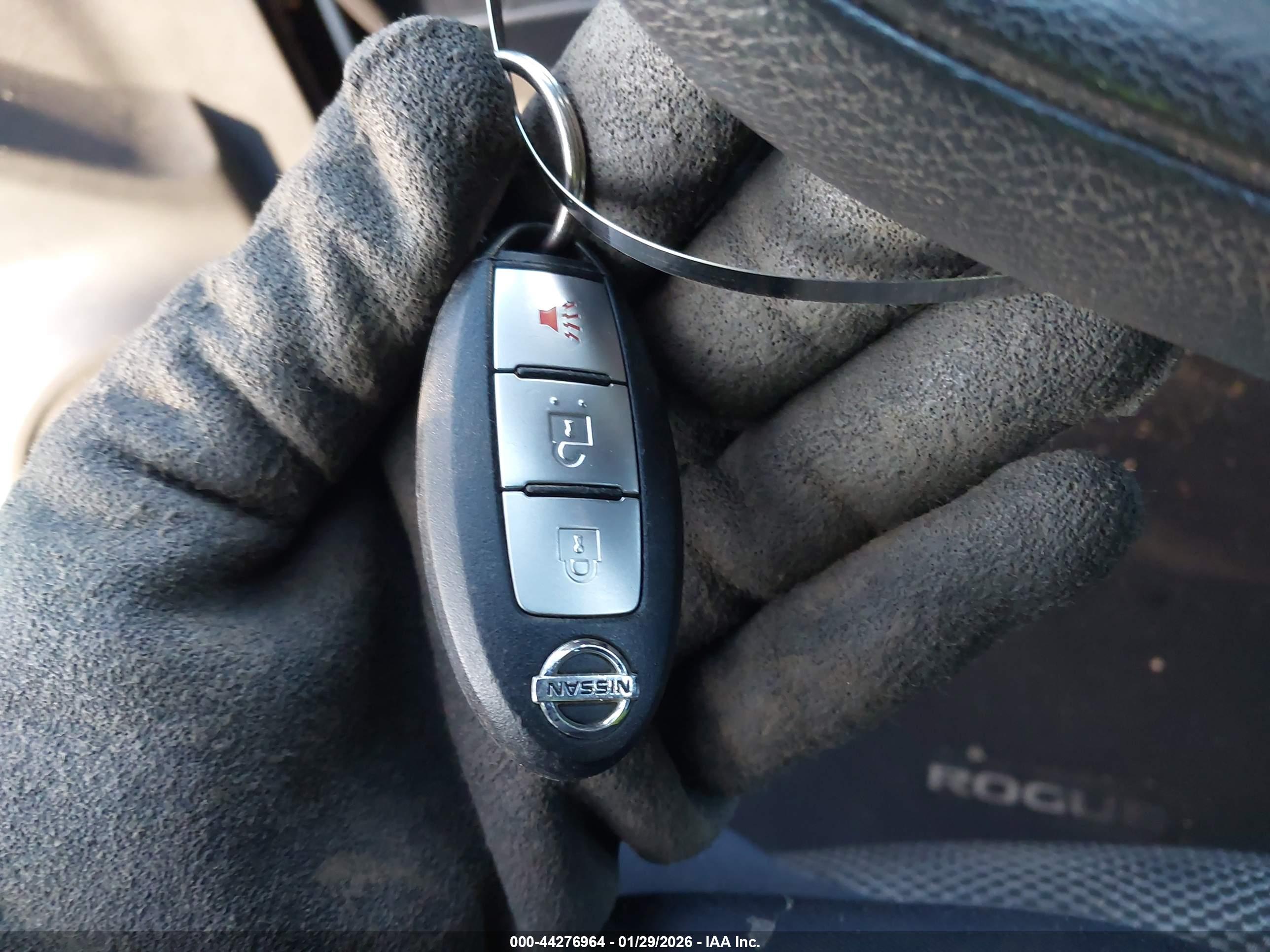 NISSAN ROGUE image 11