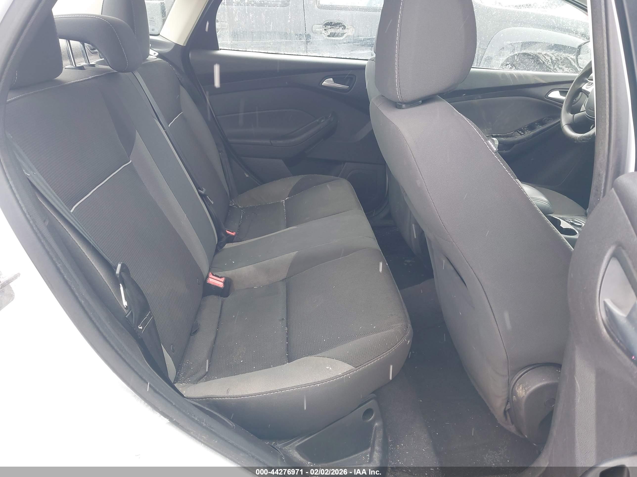 FORD FOCUS image 8