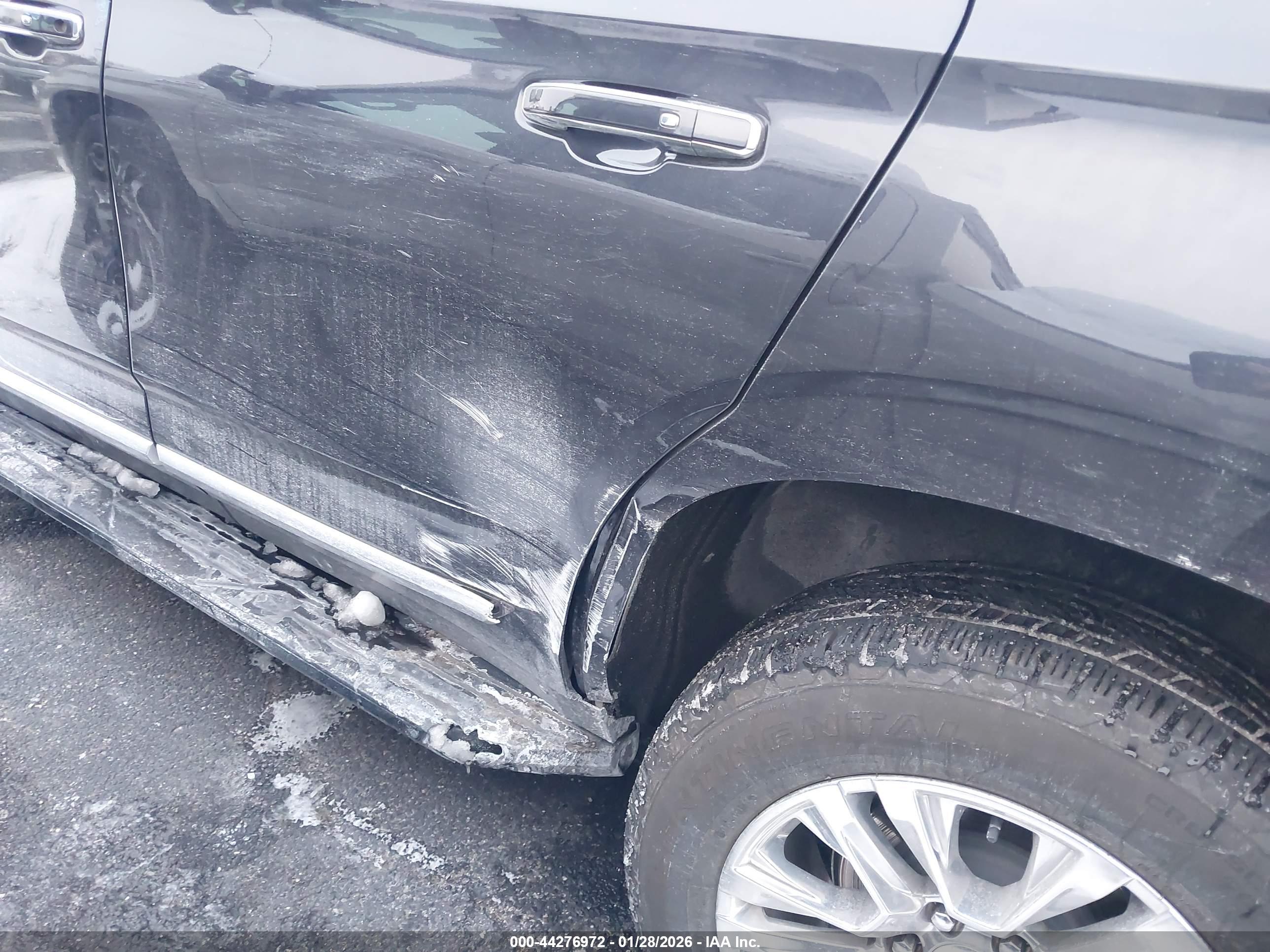 GMC YUKON image 6