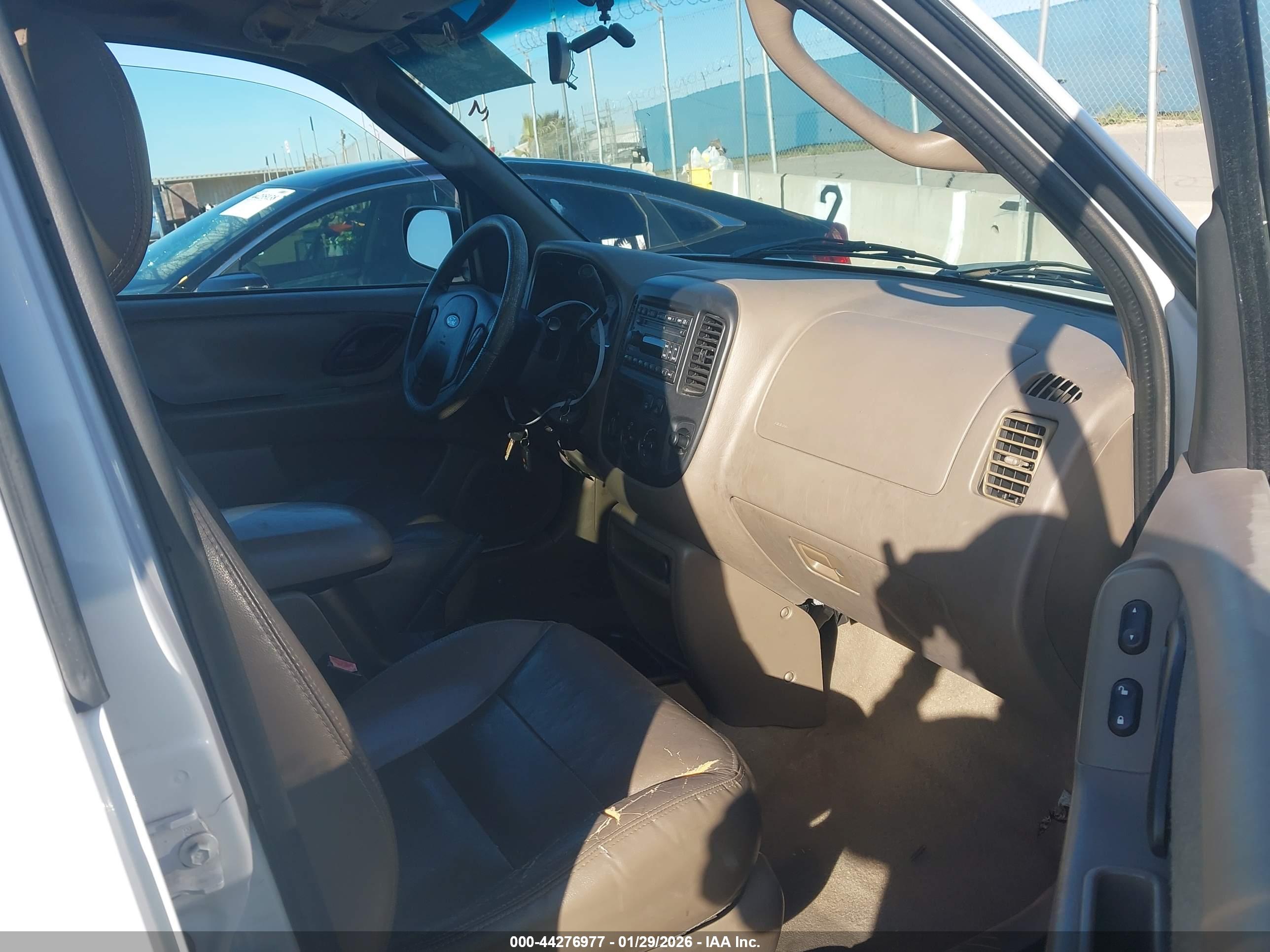 FORD ESCAPE image 5