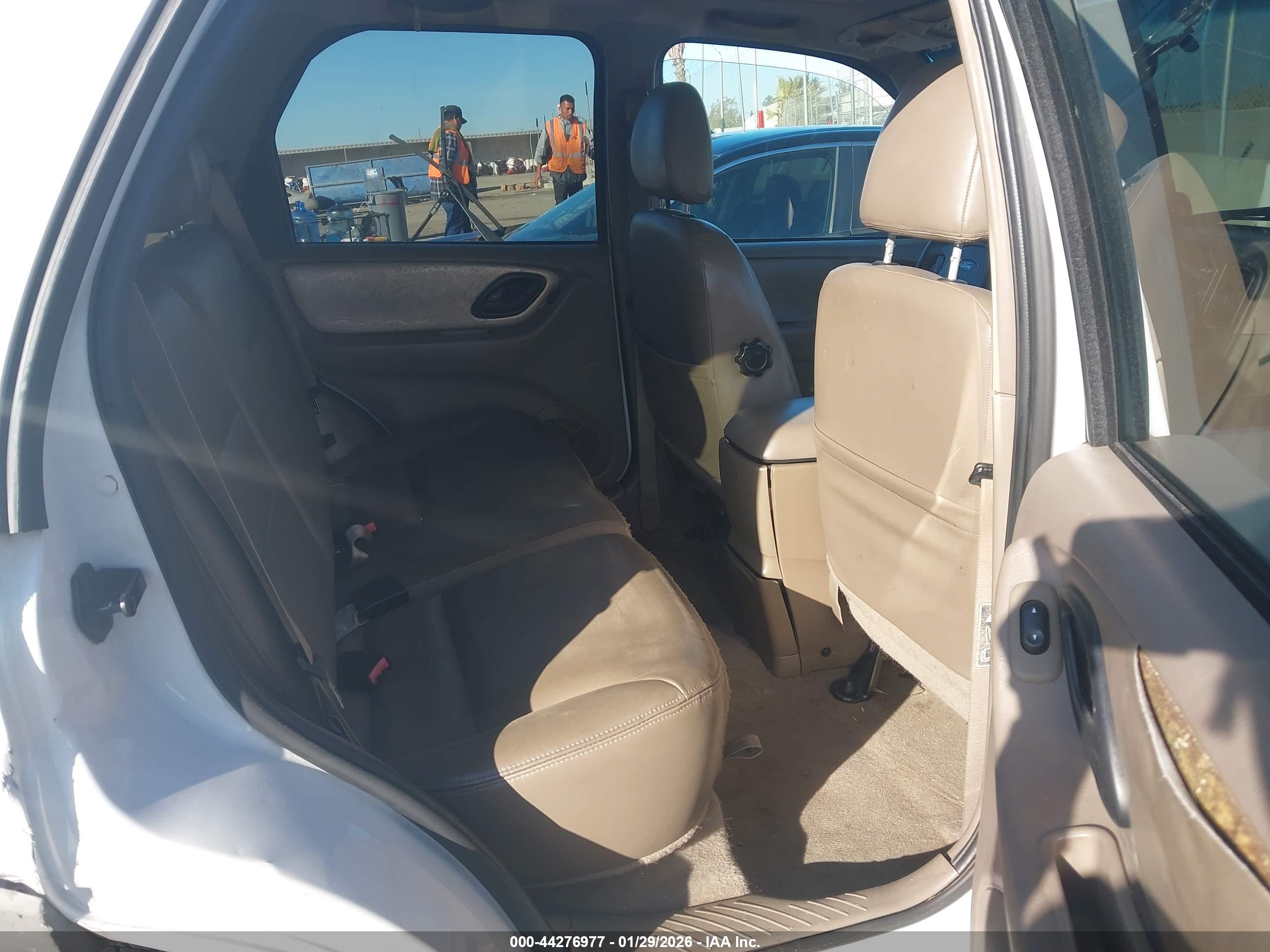 FORD ESCAPE image 8