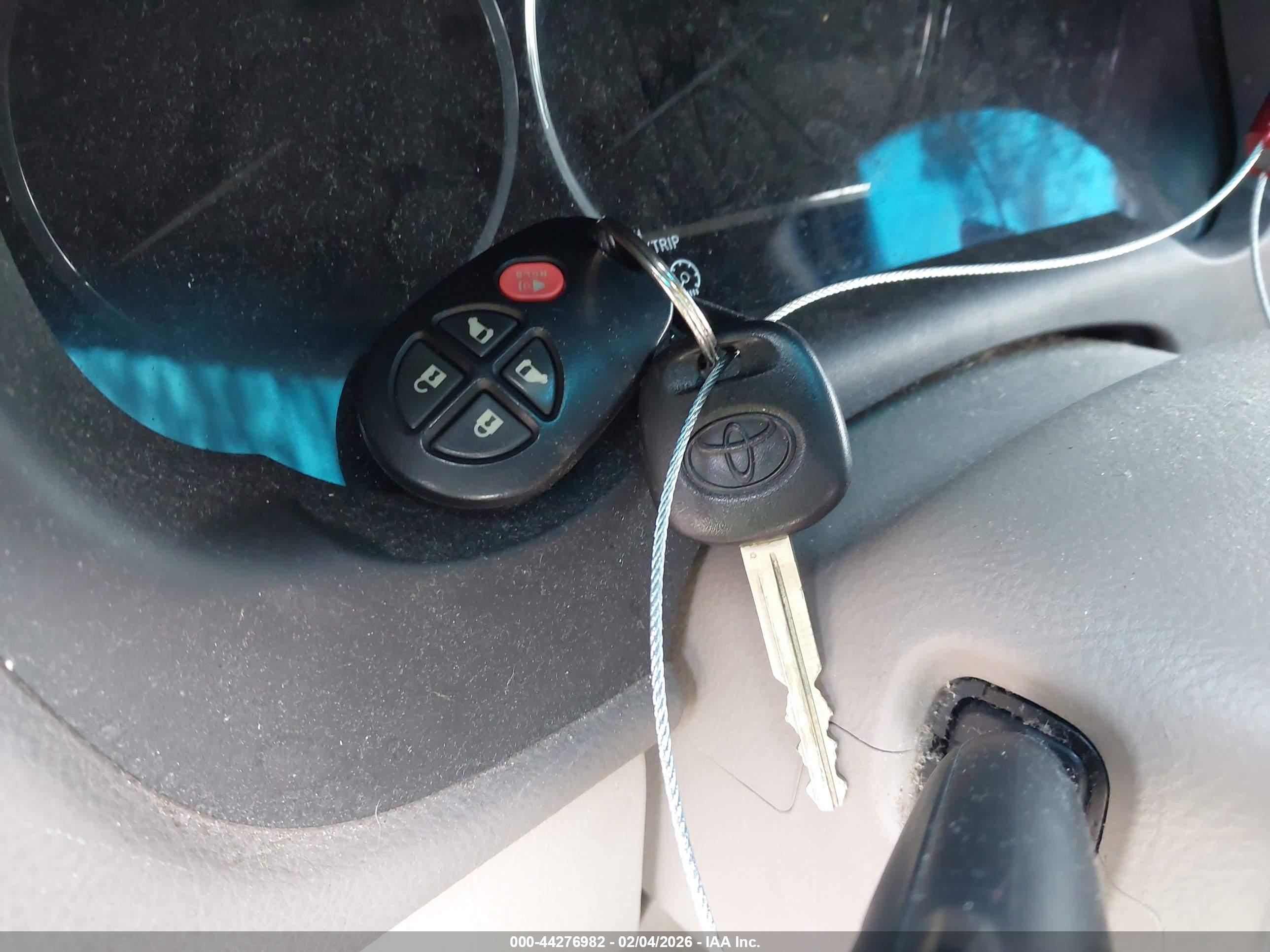 TOYOTA SIENNA image 11