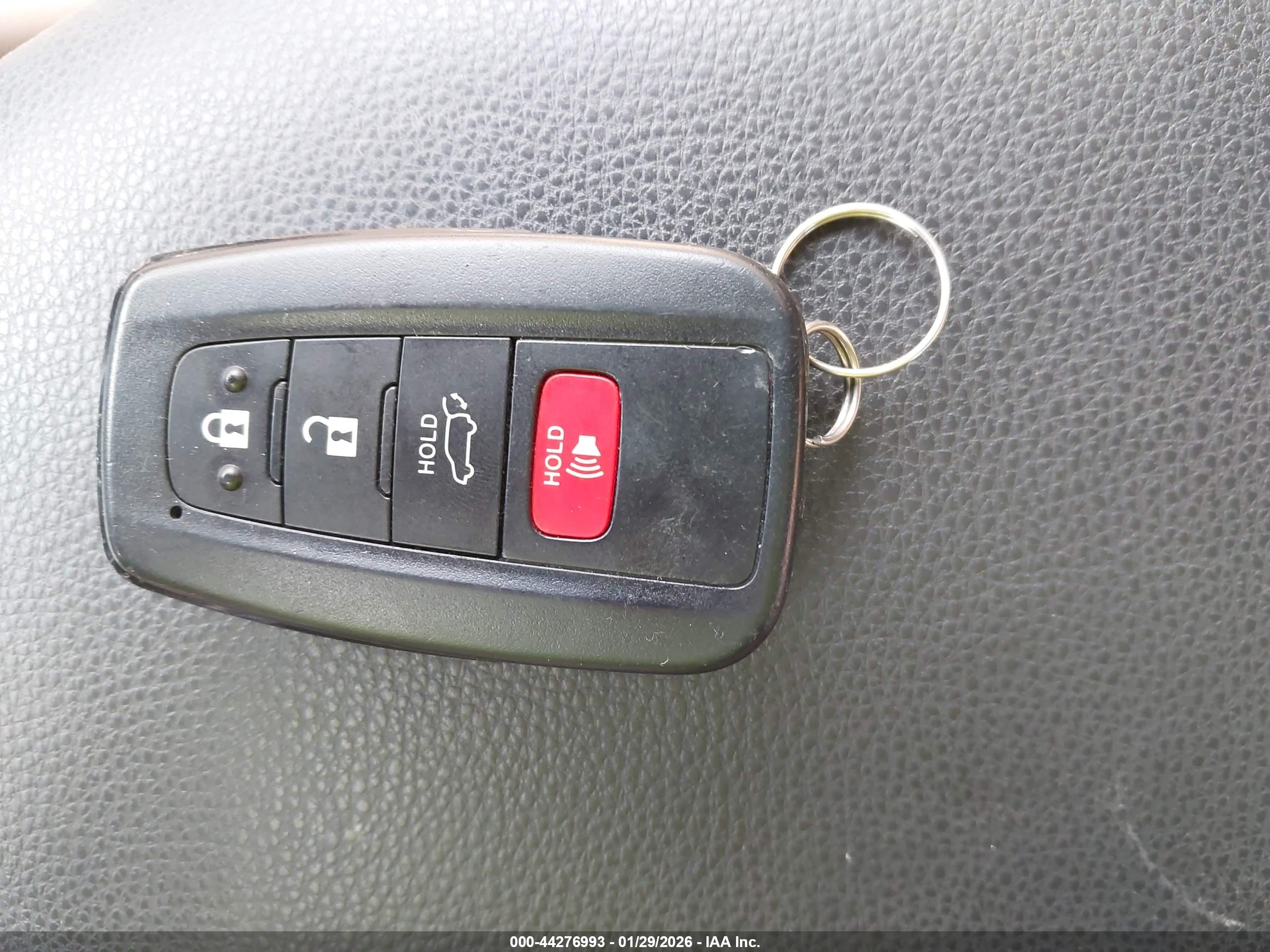 TOYOTA RAV4 image 11