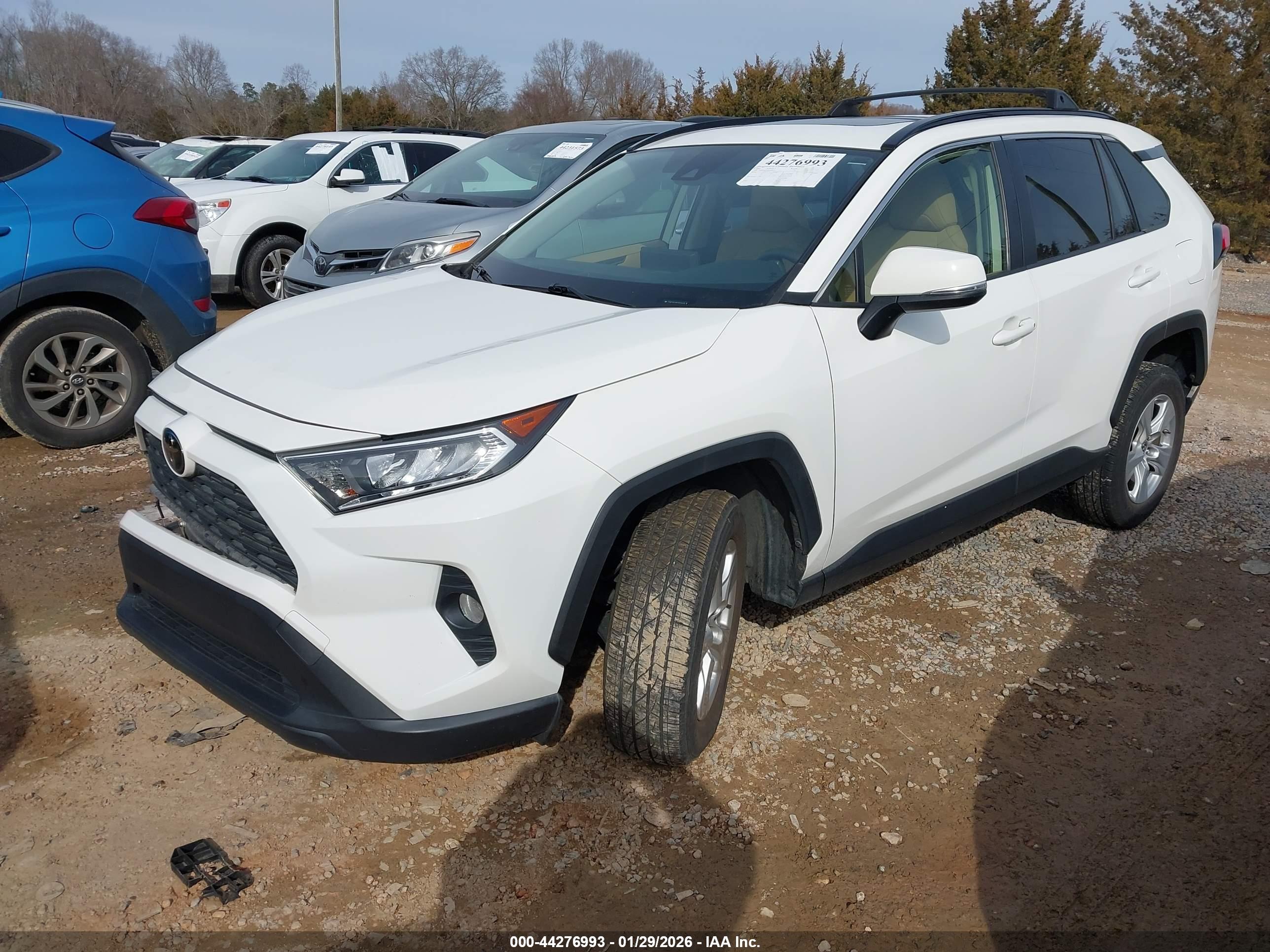 TOYOTA RAV4 image 2