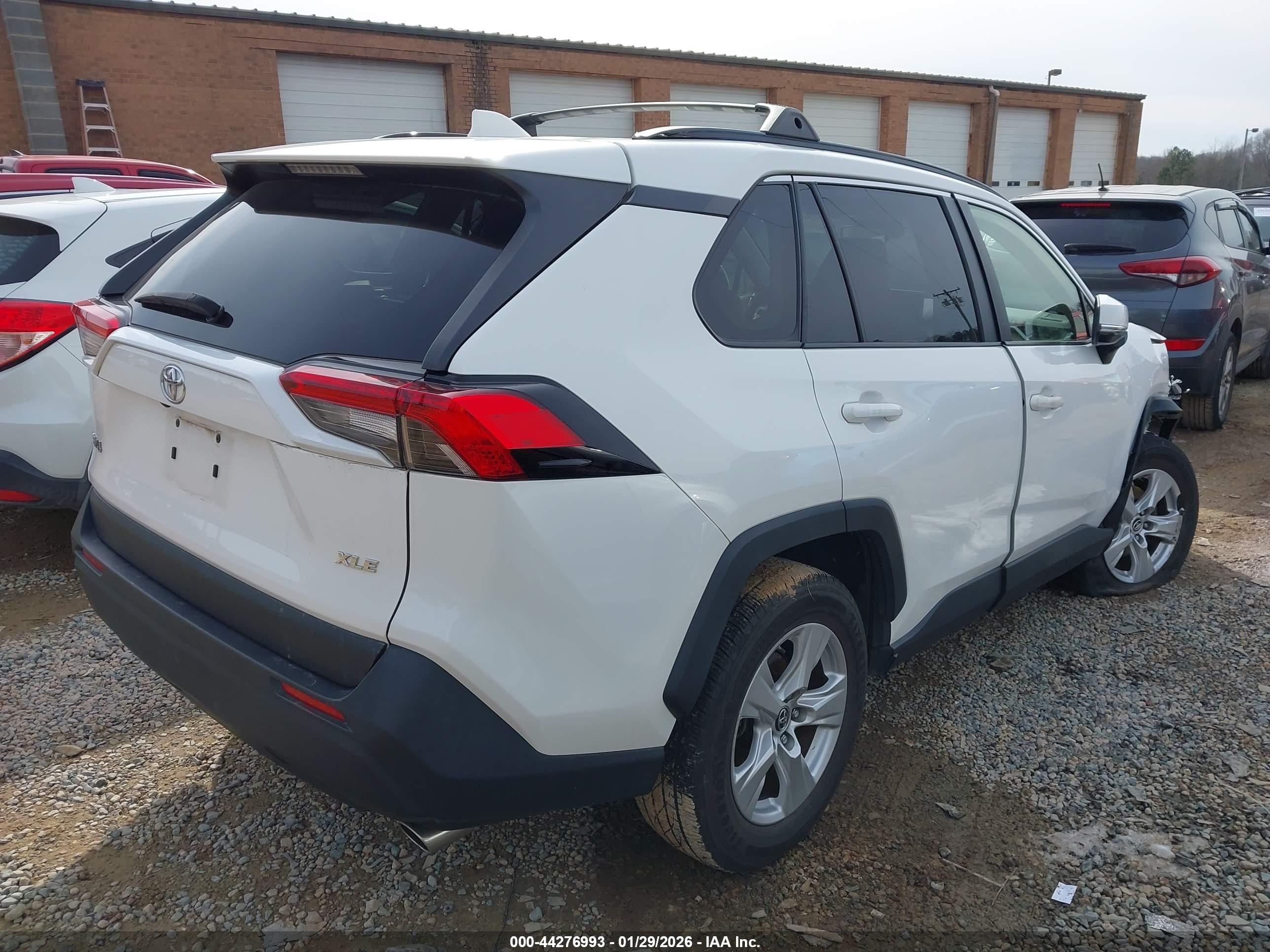 TOYOTA RAV4 image 4