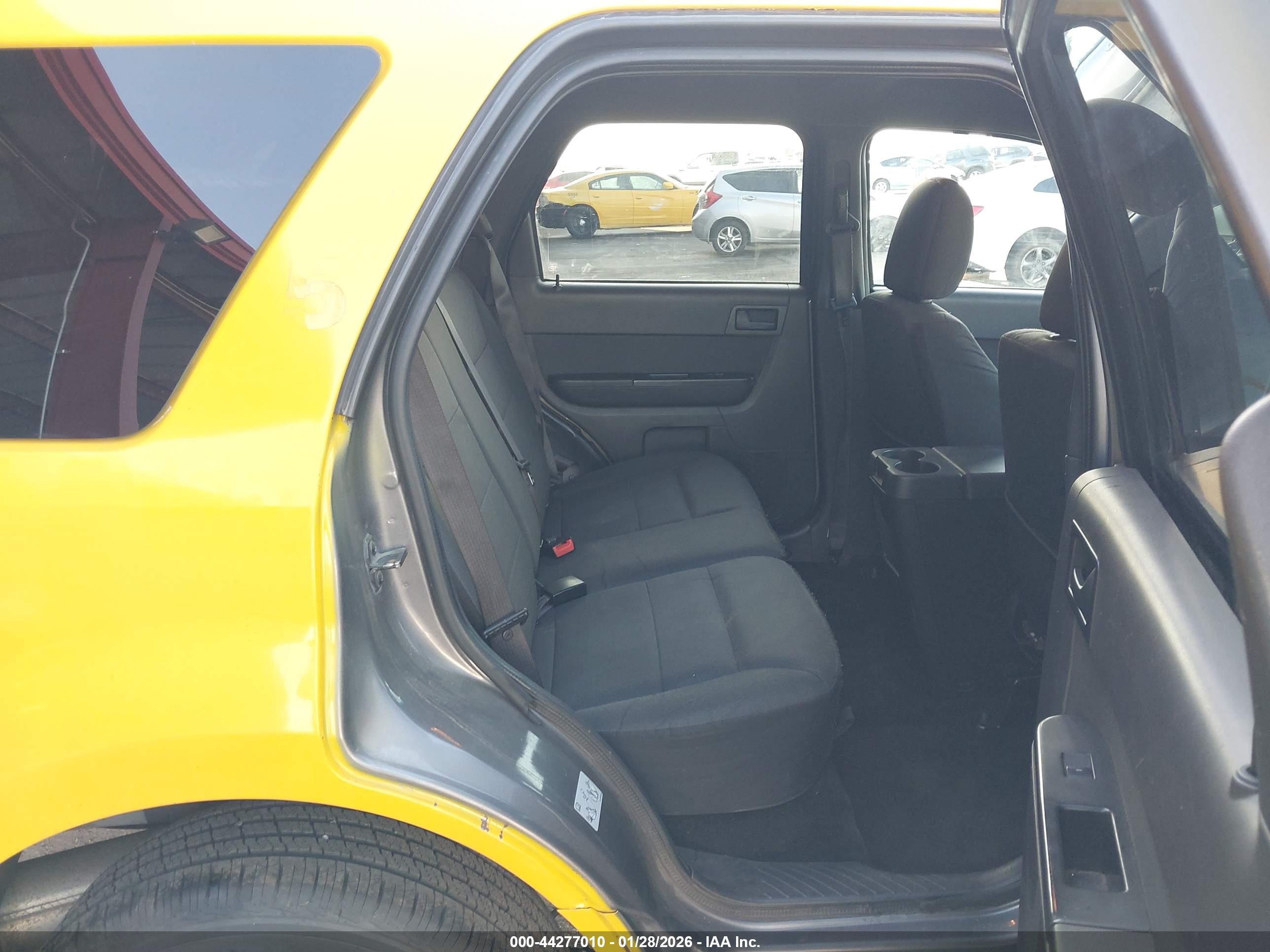 FORD ESCAPE image 8