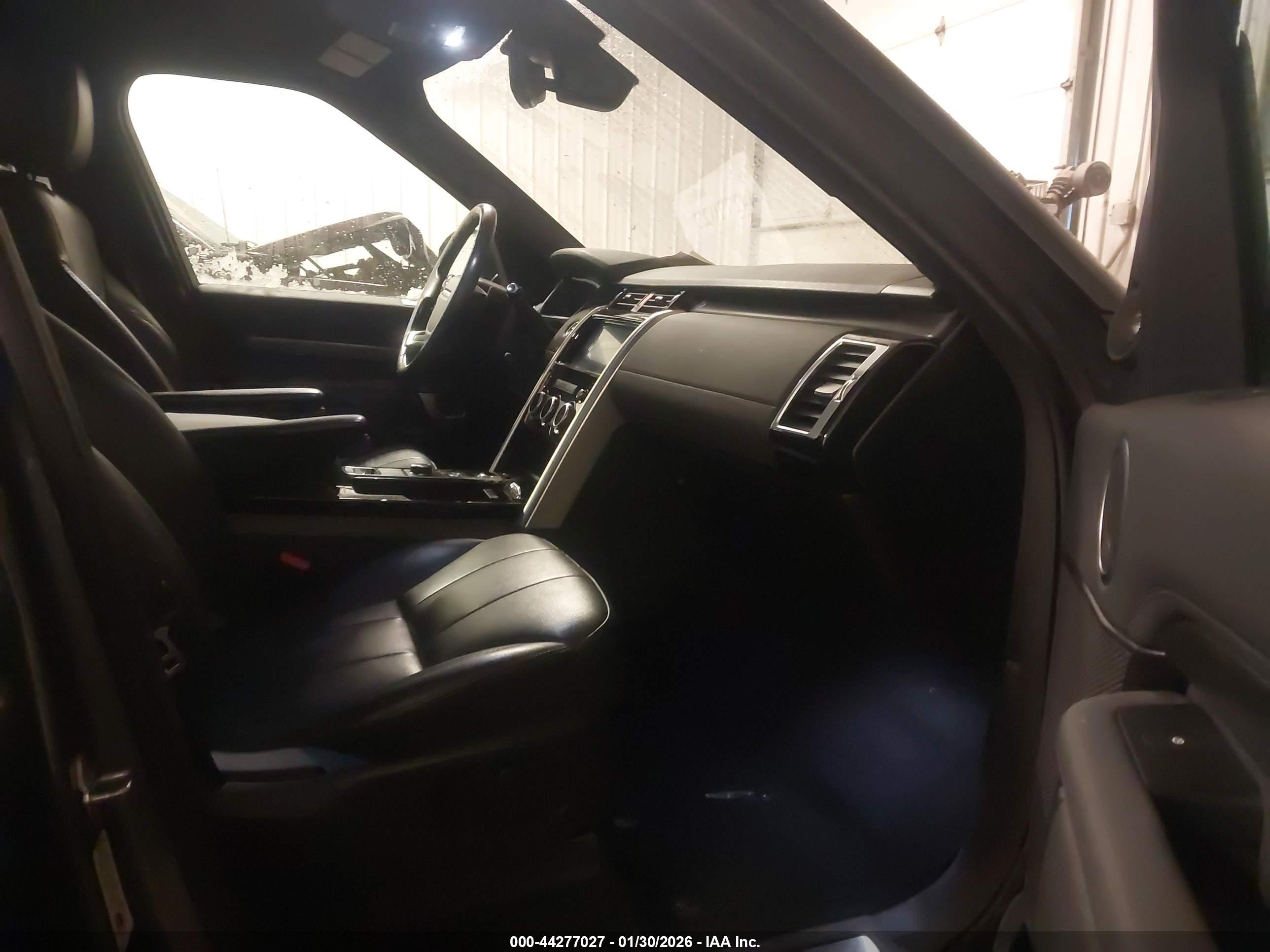 LAND ROVER image 5