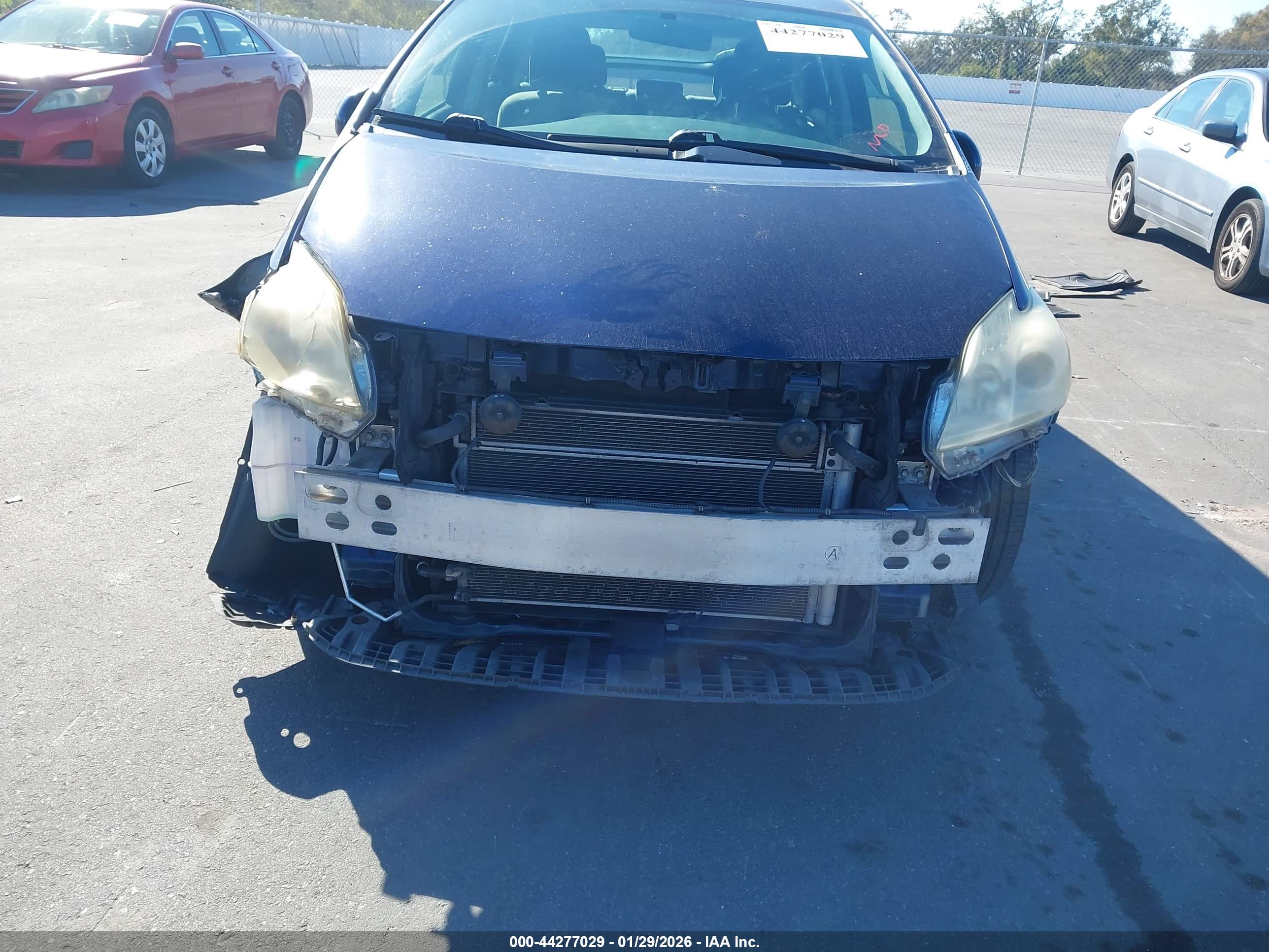 TOYOTA PRIUS image 6