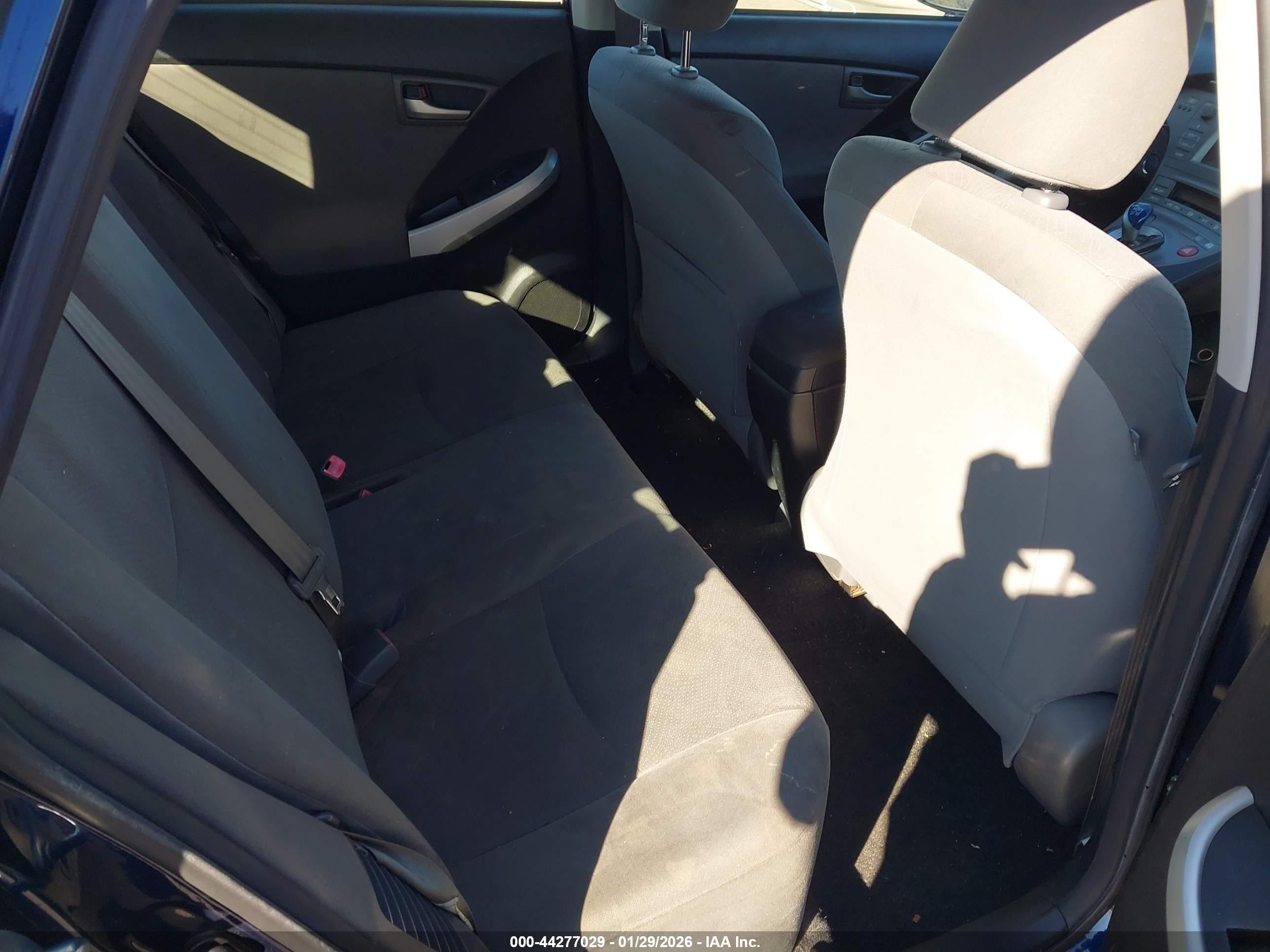 TOYOTA PRIUS image 8
