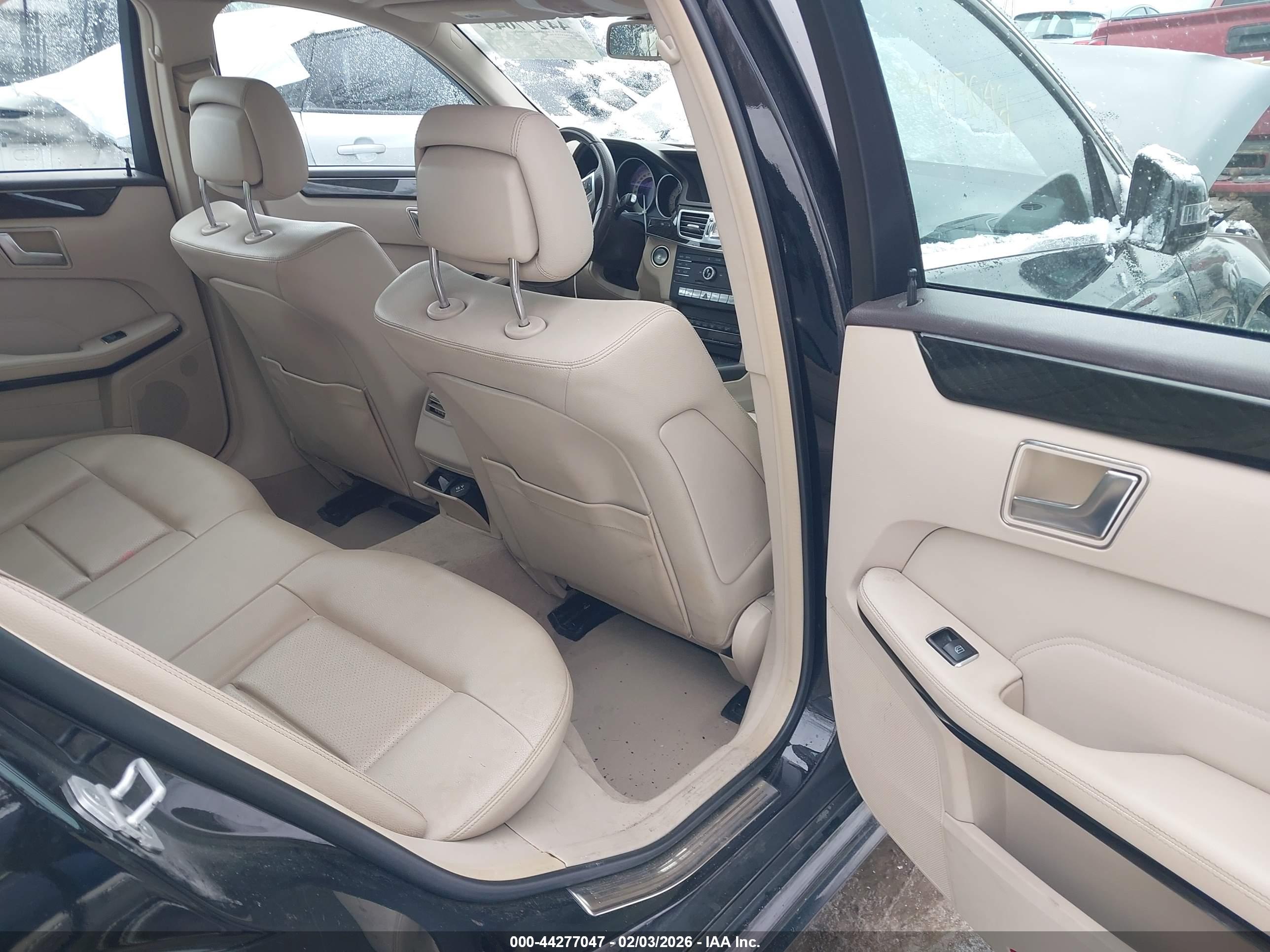 MERCEDES-BENZ E image 8