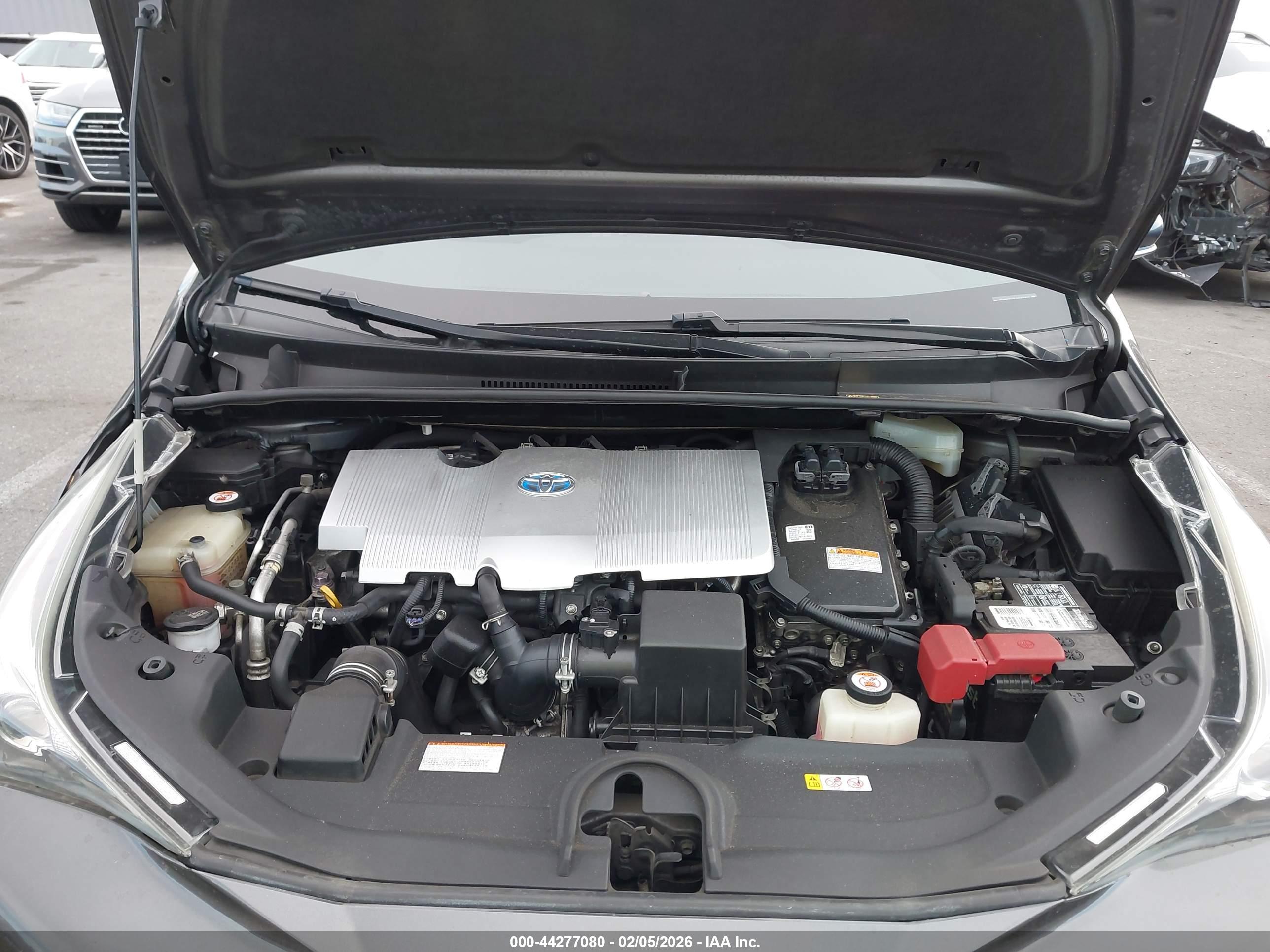 TOYOTA PRIUS image 10