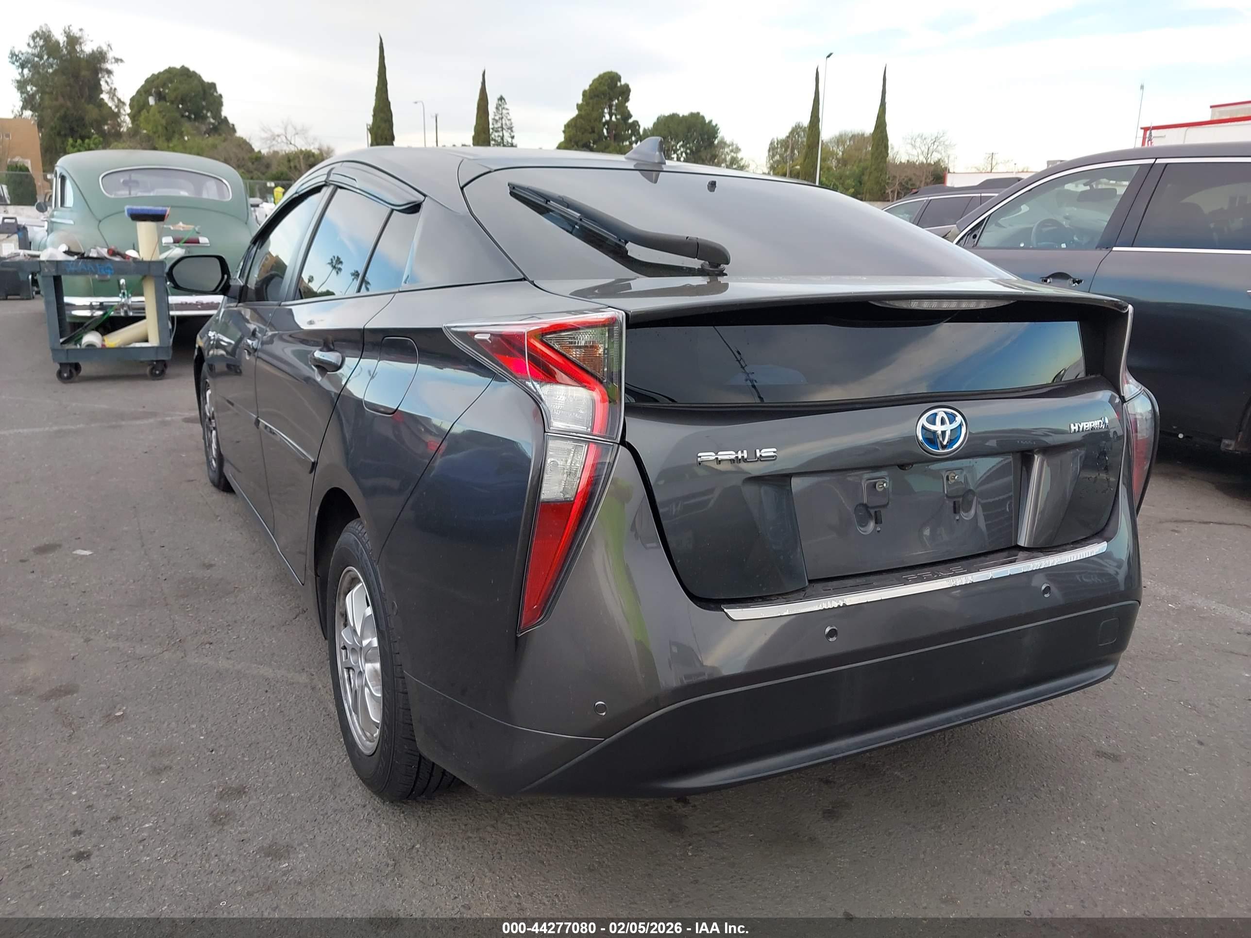 TOYOTA PRIUS image 3